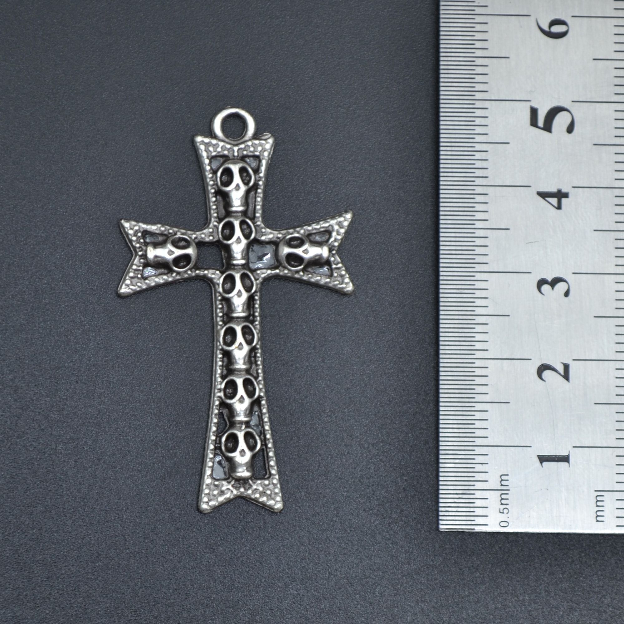 Kuru Kafalı Haç Kolye - Gümüş ( Silver ) Renk - 60 cm Düz Ezme Zincir Kolye