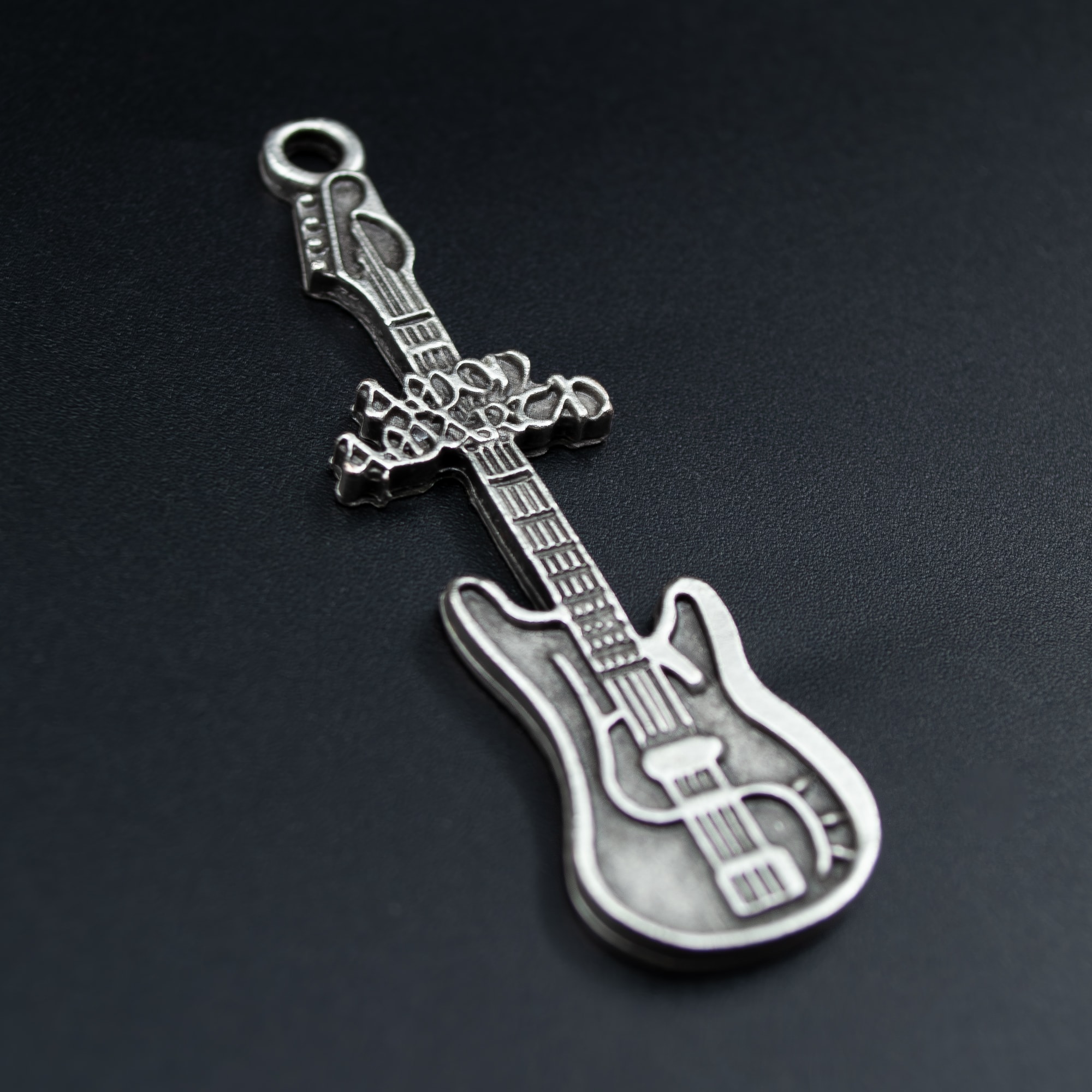 Amon Amarth Elektro Gitar Kolye - Gümüş ( Silver ) Renk - 60 cm Deri İp Kolye