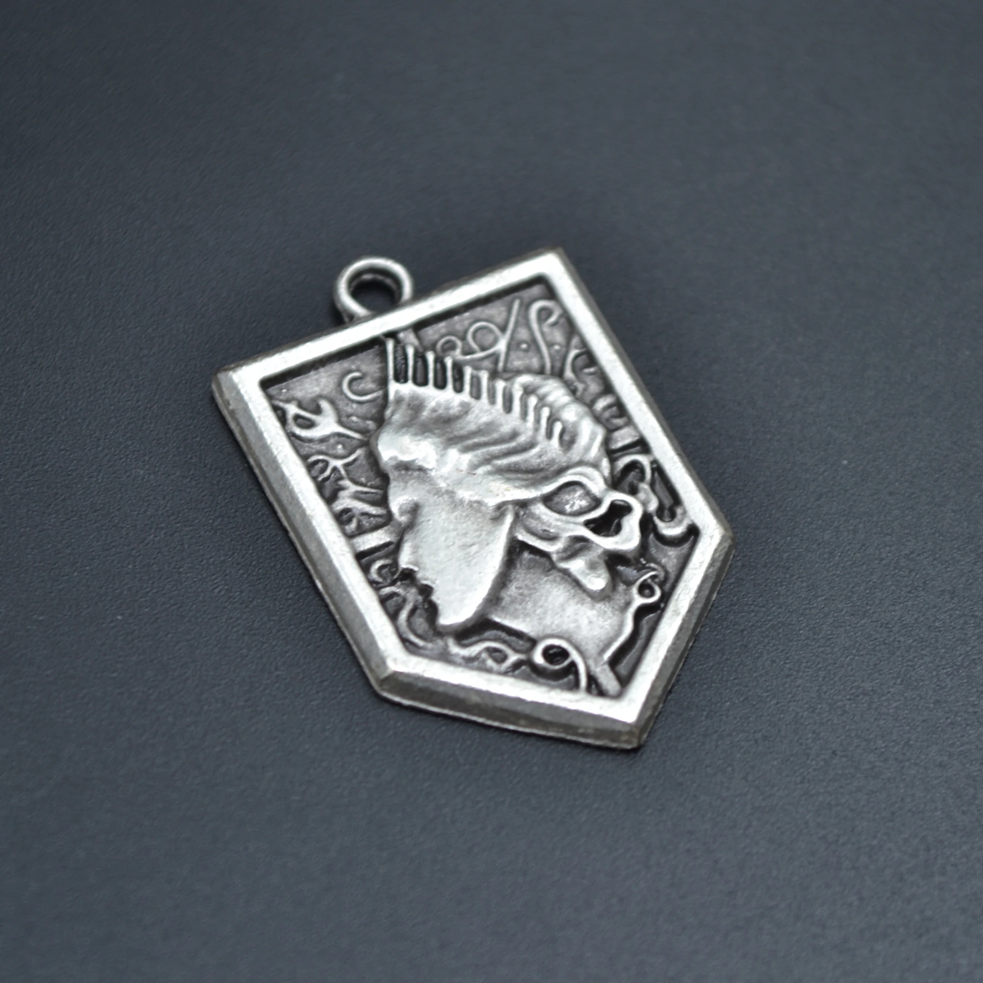 Anime Attack On Titan Sina Kolye - Gümüş ( Silver ) Renk - 60 cm Deri İp Kolye