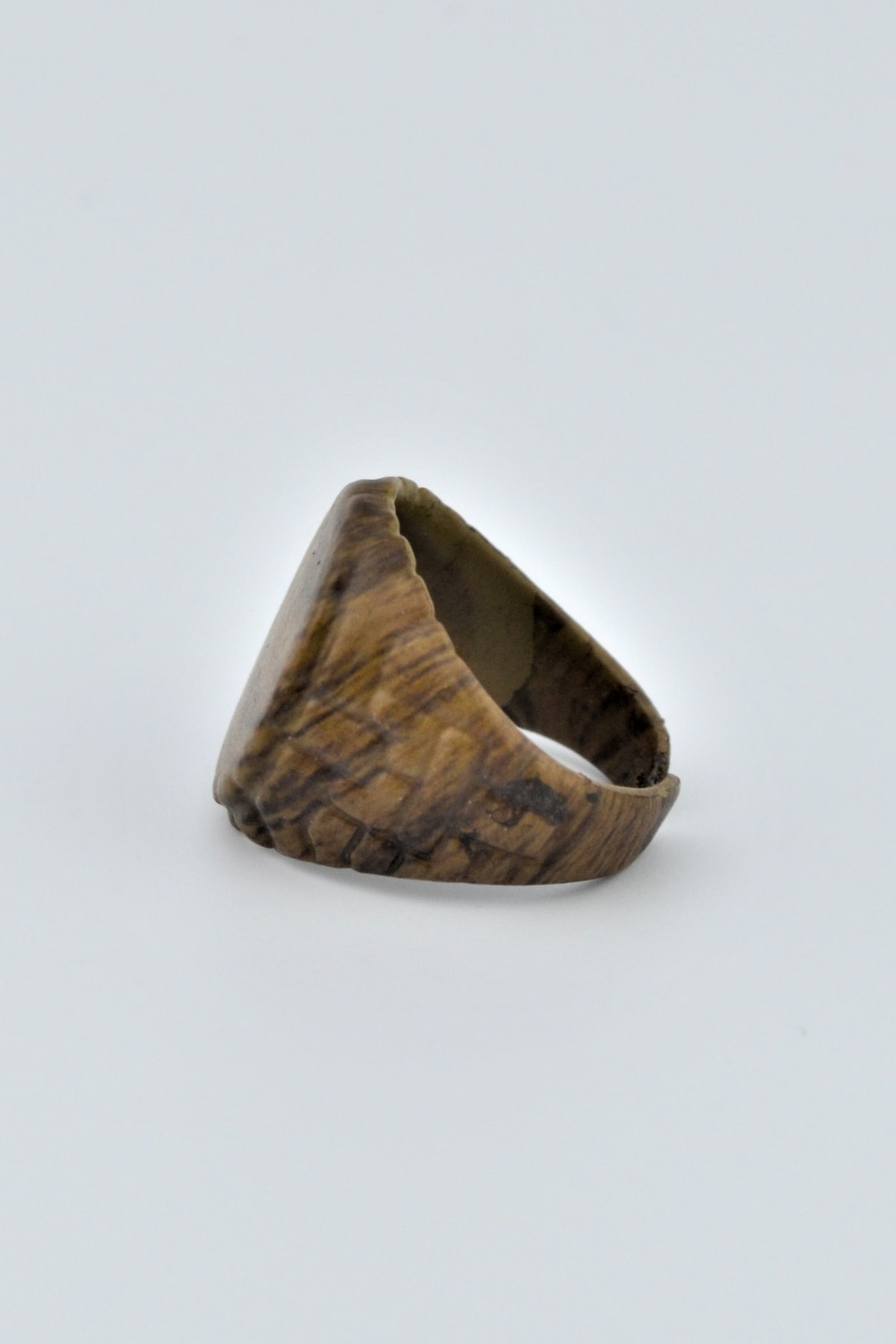 Yuvarlak Şovalye Ahşap Görünümlü Ayarlamalı Erkek Yüzük