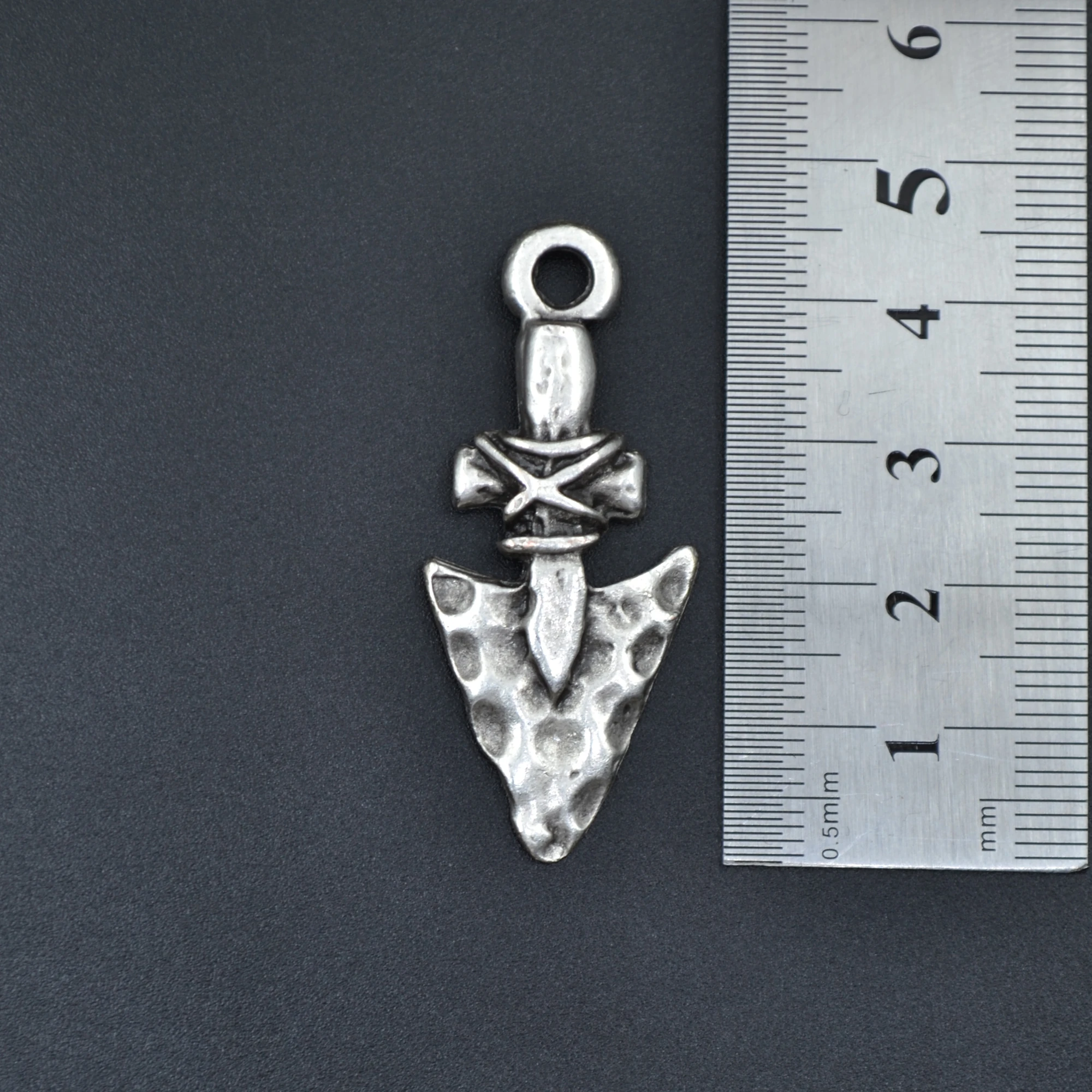 Antik Ok Ucu Şeklinde Kolye - Gümüş ( Silver ) Renk - 60 cm Düz Ezme Zincir Kolye