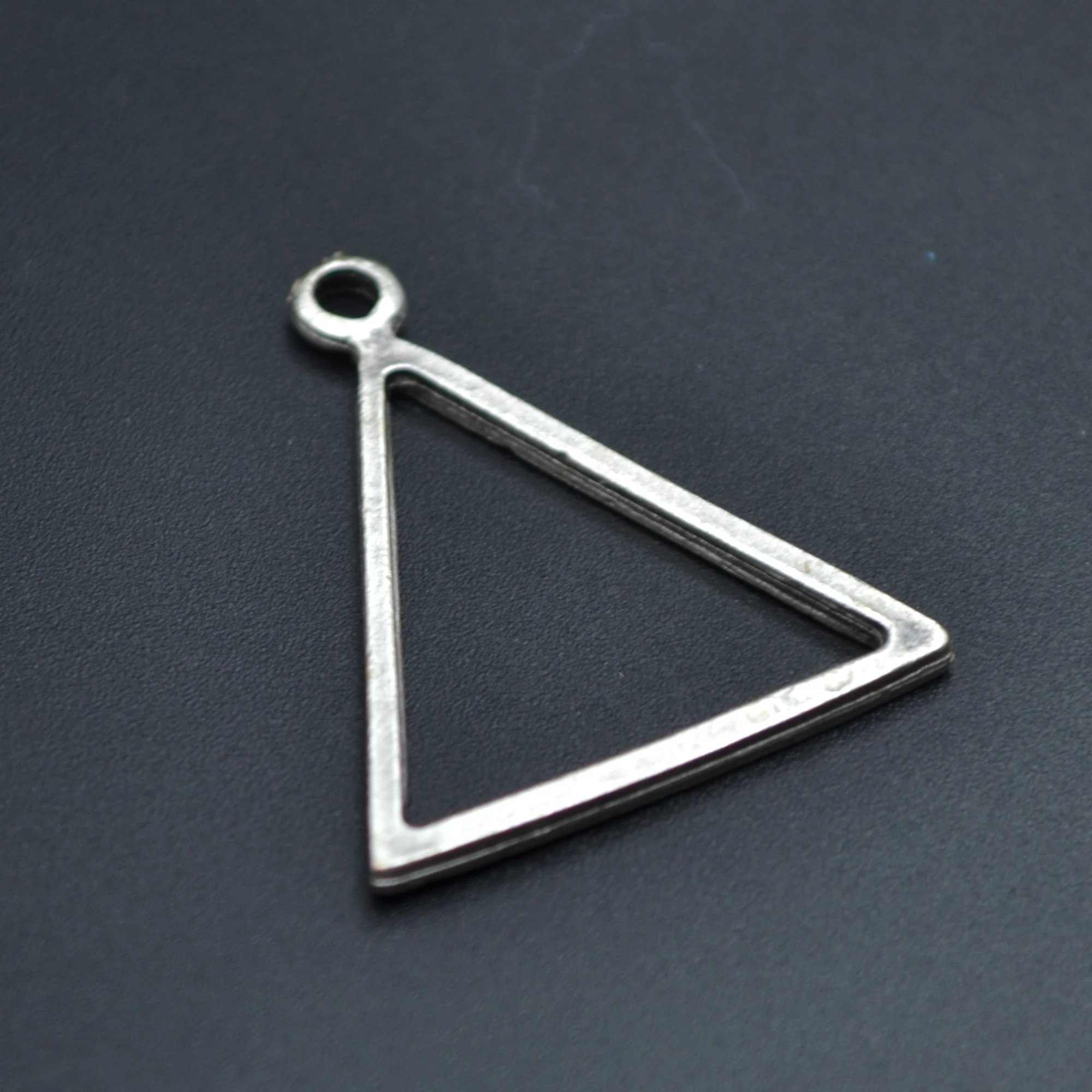 Üçgen Geometrik Kolye Ucu - Gümüş ( Silver ) Renk