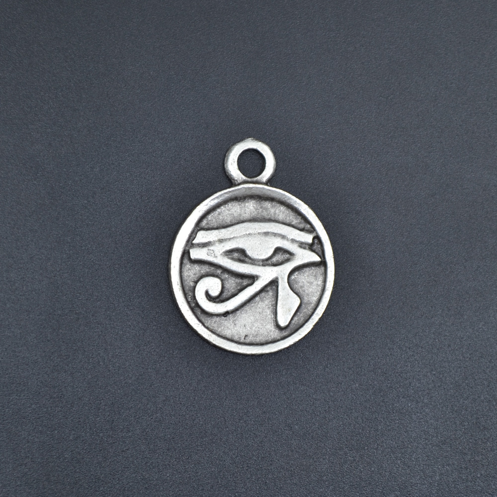 Ra'nın Gözü Madalyon Kolye - Gümüş ( Silver ) Renk - 60 cm Deri İp Kolye