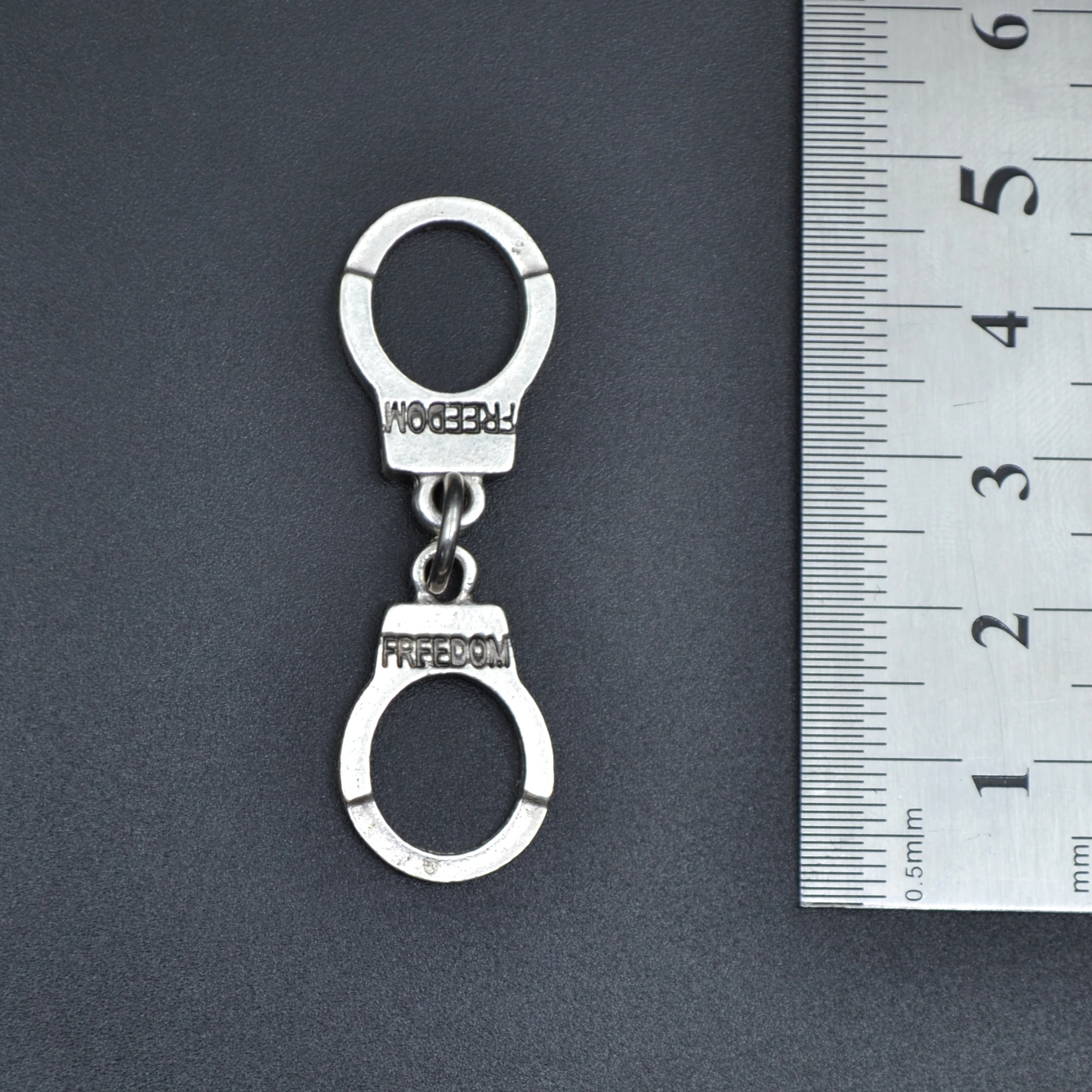 Freedom - Kelepçe Kolye - Gümüş ( Silver ) Renk - 60 cm Deri İp Kolye