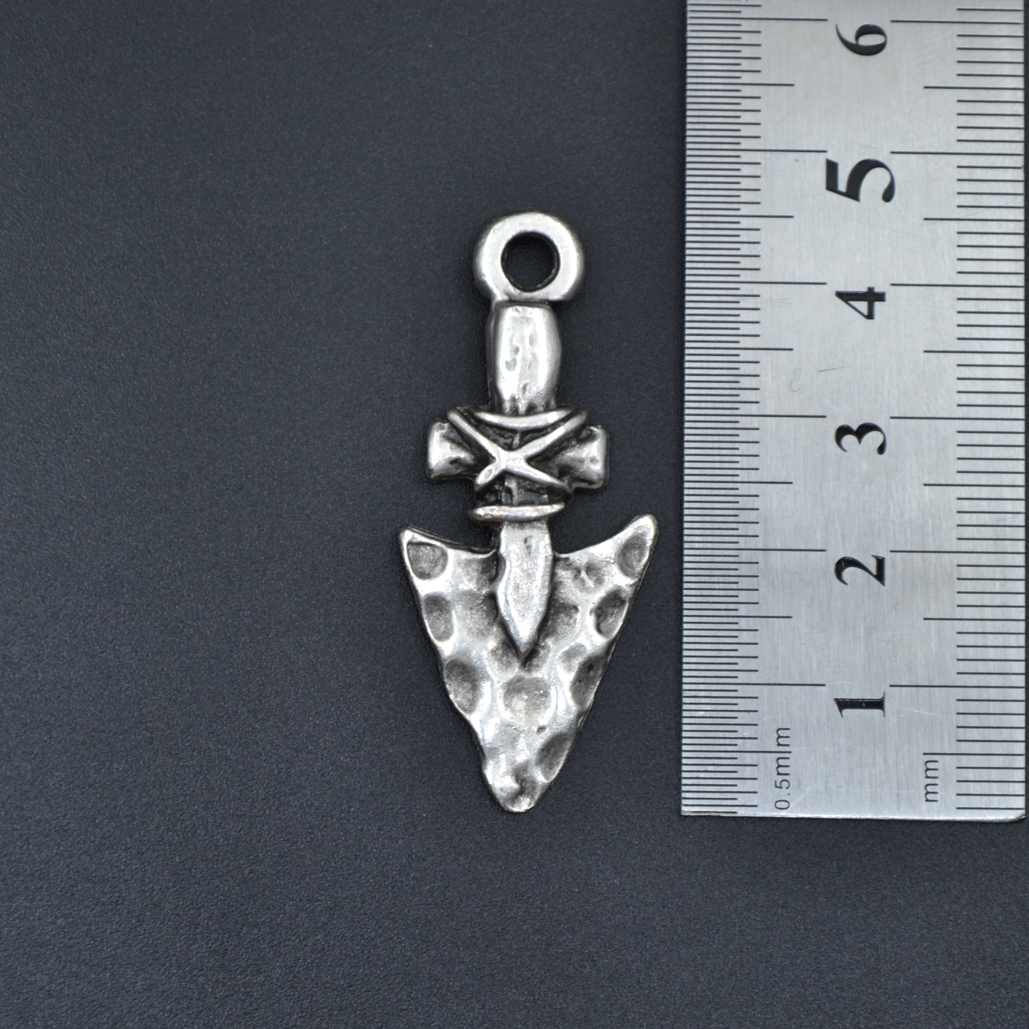 Antik Ok Ucu Şeklinde Kolye - Gümüş ( Silver ) Renk - 60 cm Deri İp Kolye