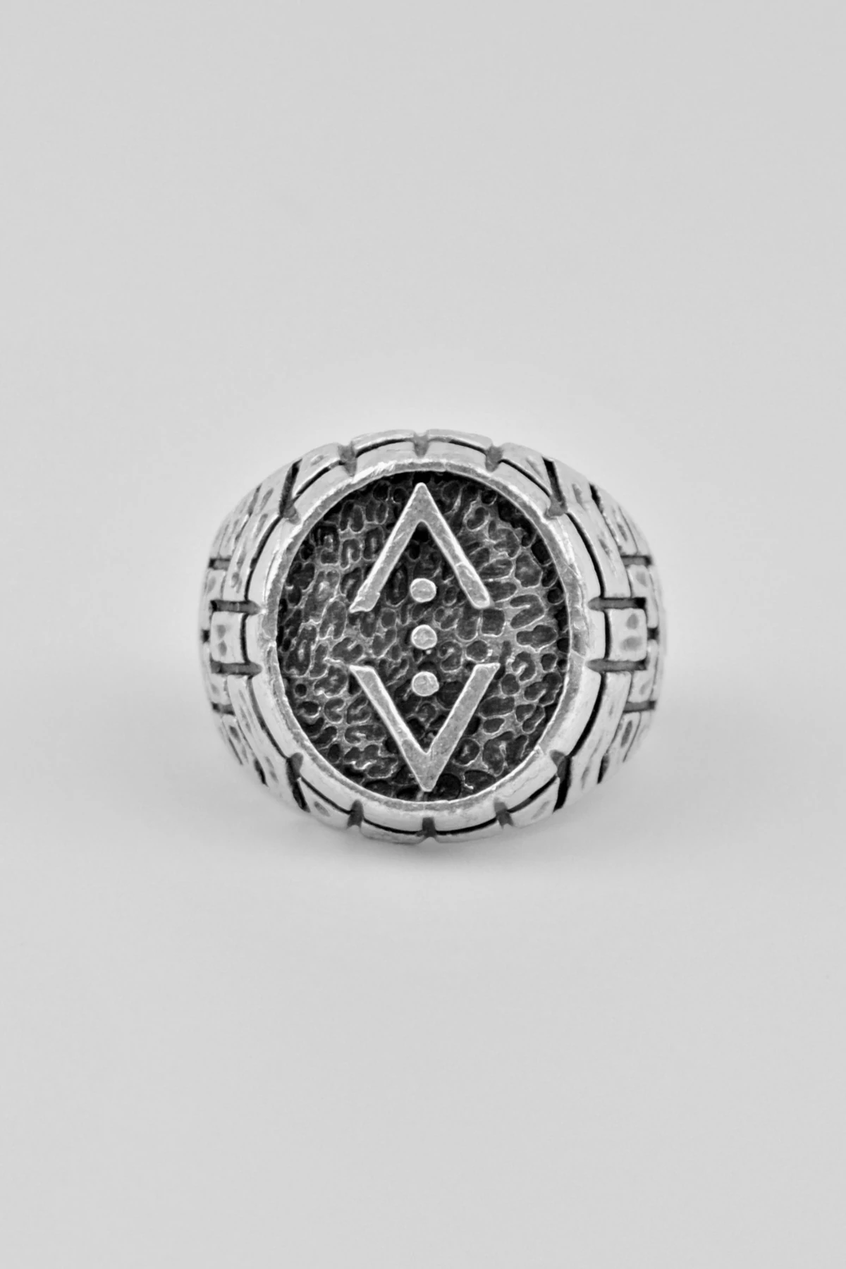 Çukur Yuvarlak Gümüş Kaplama Ayarlamalı Erkek Yüzük