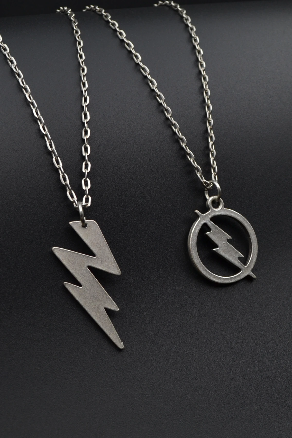 2'li The Flash - Şimşek Erkek Kadın Kolye Seti