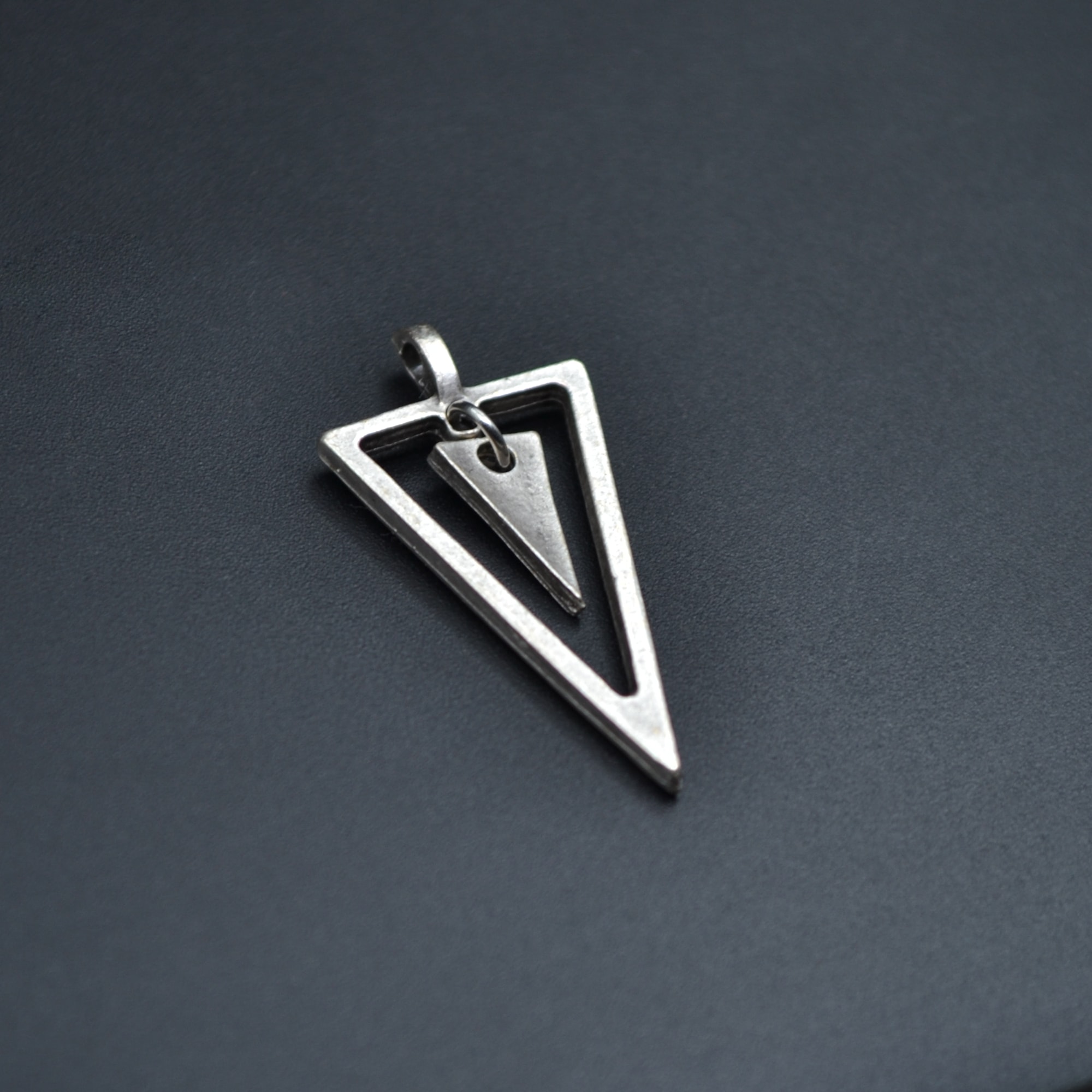 Sallantılı Üçgen Kolye - Gümüş ( Silver ) Renk - 60 cm Düz Ezme Zincir Kolye