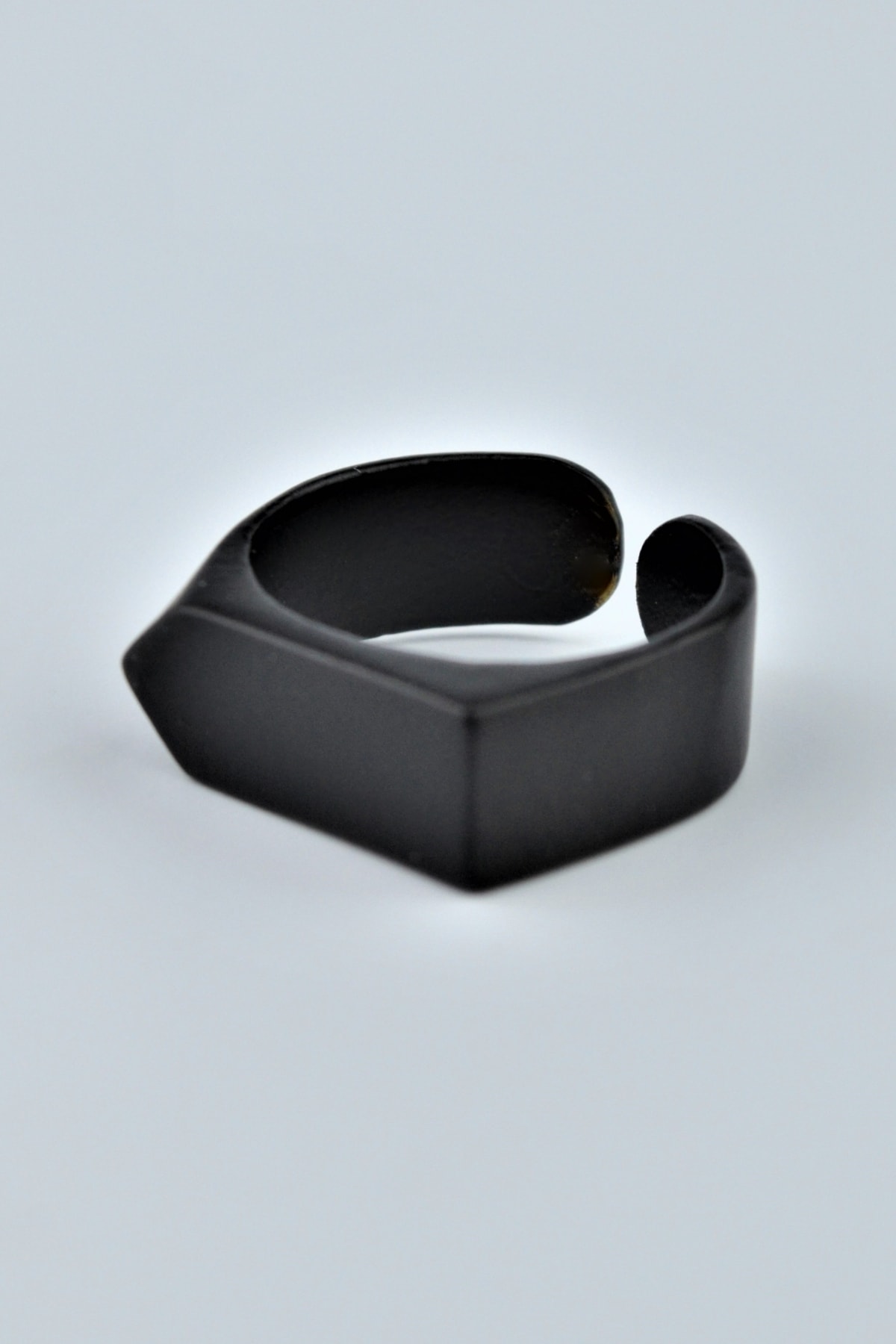 Geometrik Şovalye Mat Siyah Kaplama Ayarlamalı Erkek Yüzük