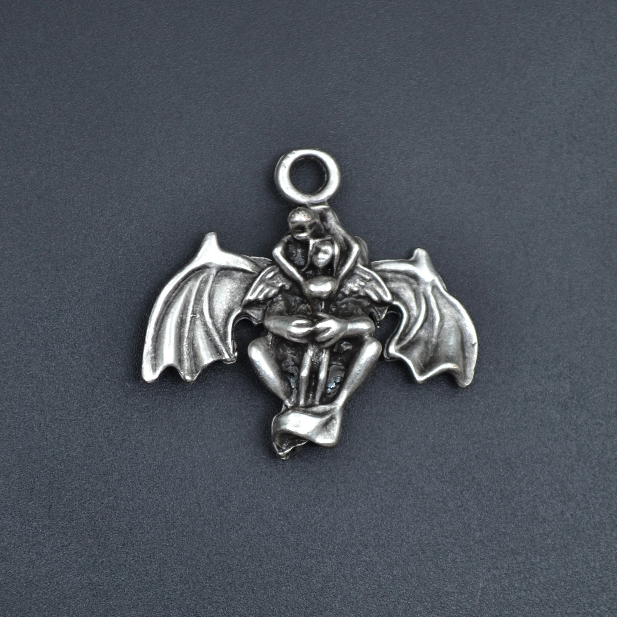 Ejderha ve Kız Kolye Ucu - Gümüş ( Silver ) Renk