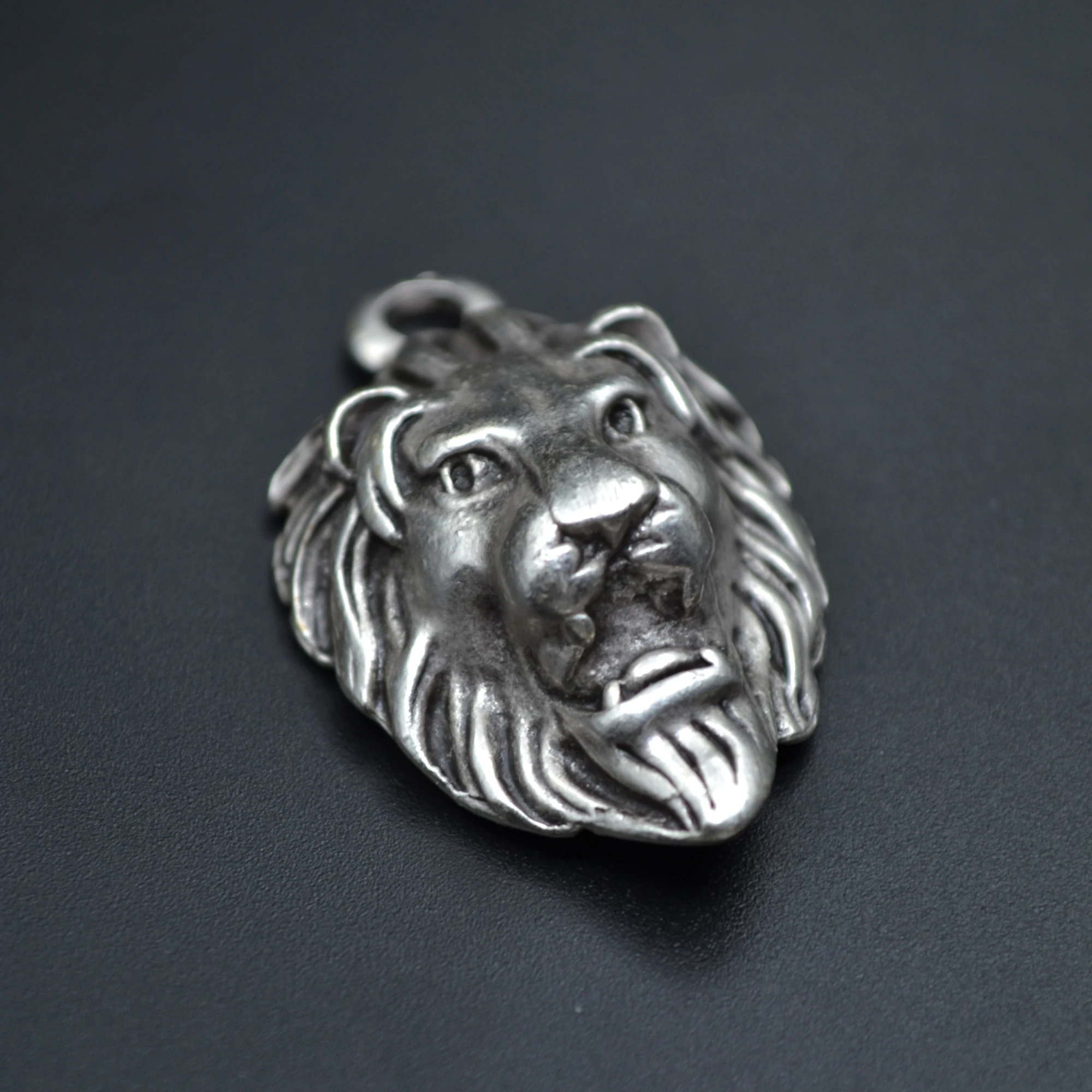 Aslan Kafası Şeklinde Kolye - Gümüş ( Silver ) Renk - 60 cm Deri İp Kolye