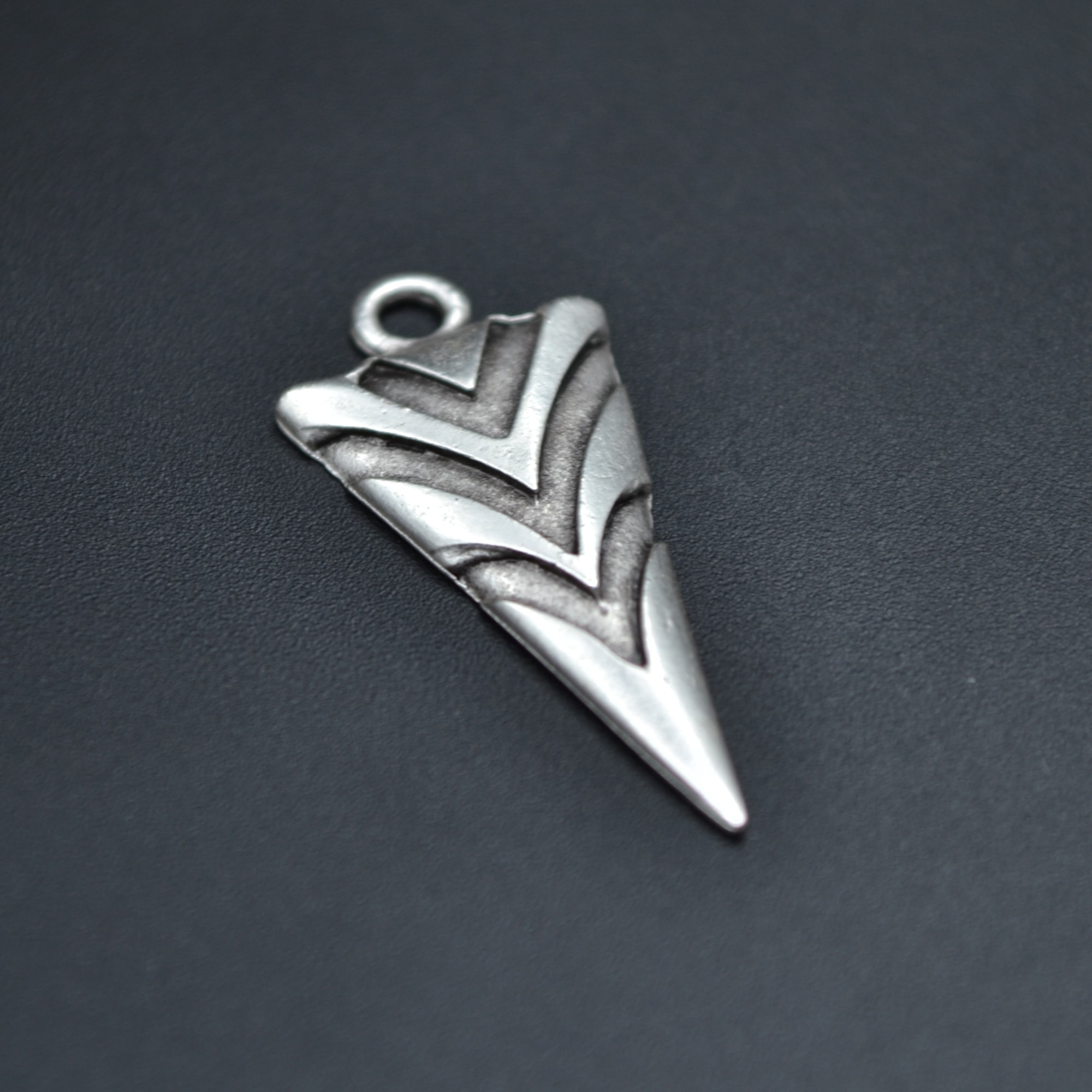 Minimal Ok Ucu Şeklinde Kolye - Gümüş ( Silver ) Renk - 60 cm Düz Ezme Zincir Kolye