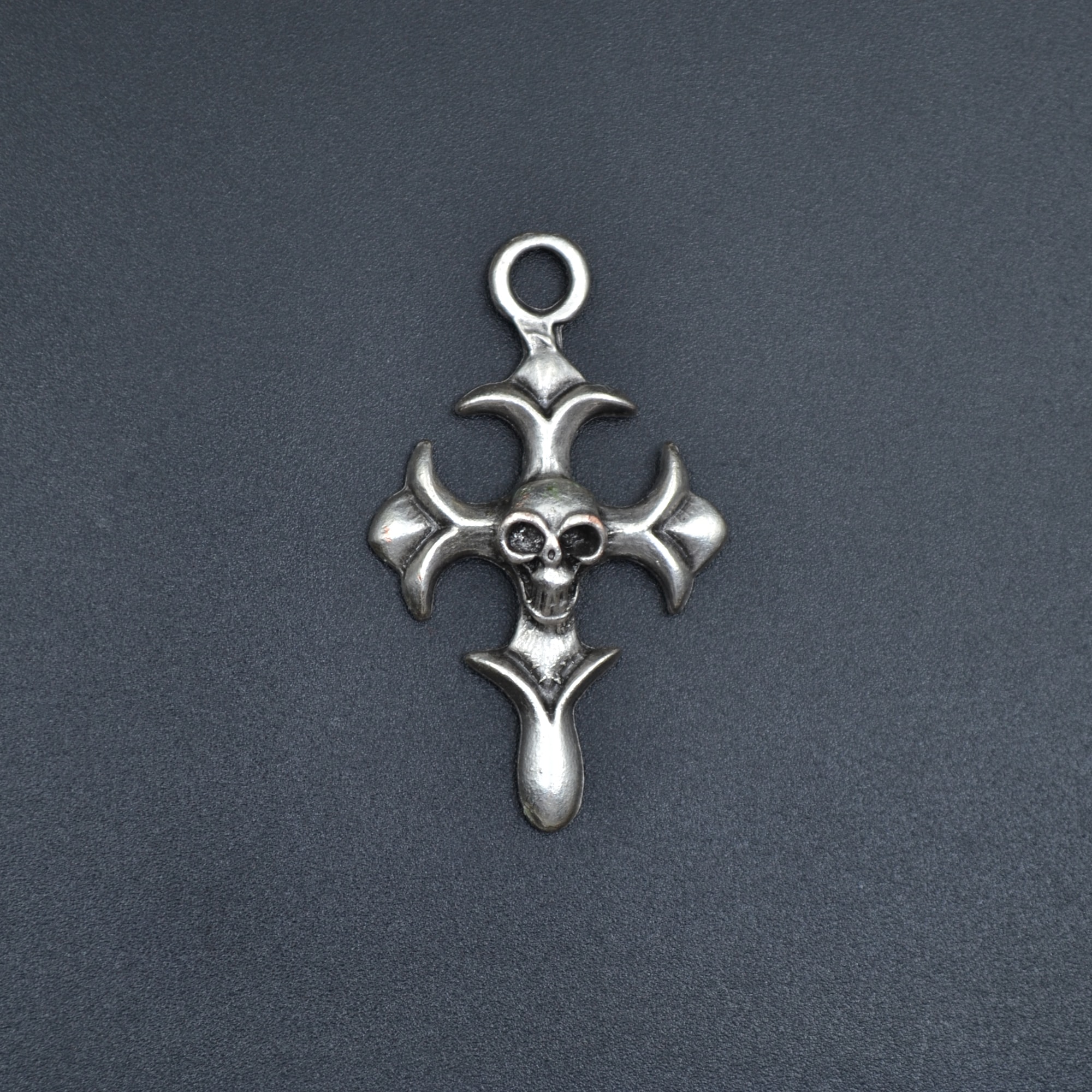 Kuru Kafalı Haç Kolye - Gümüş ( Silver ) Renk - 60 cm Düz Ezme Zincir Kolye