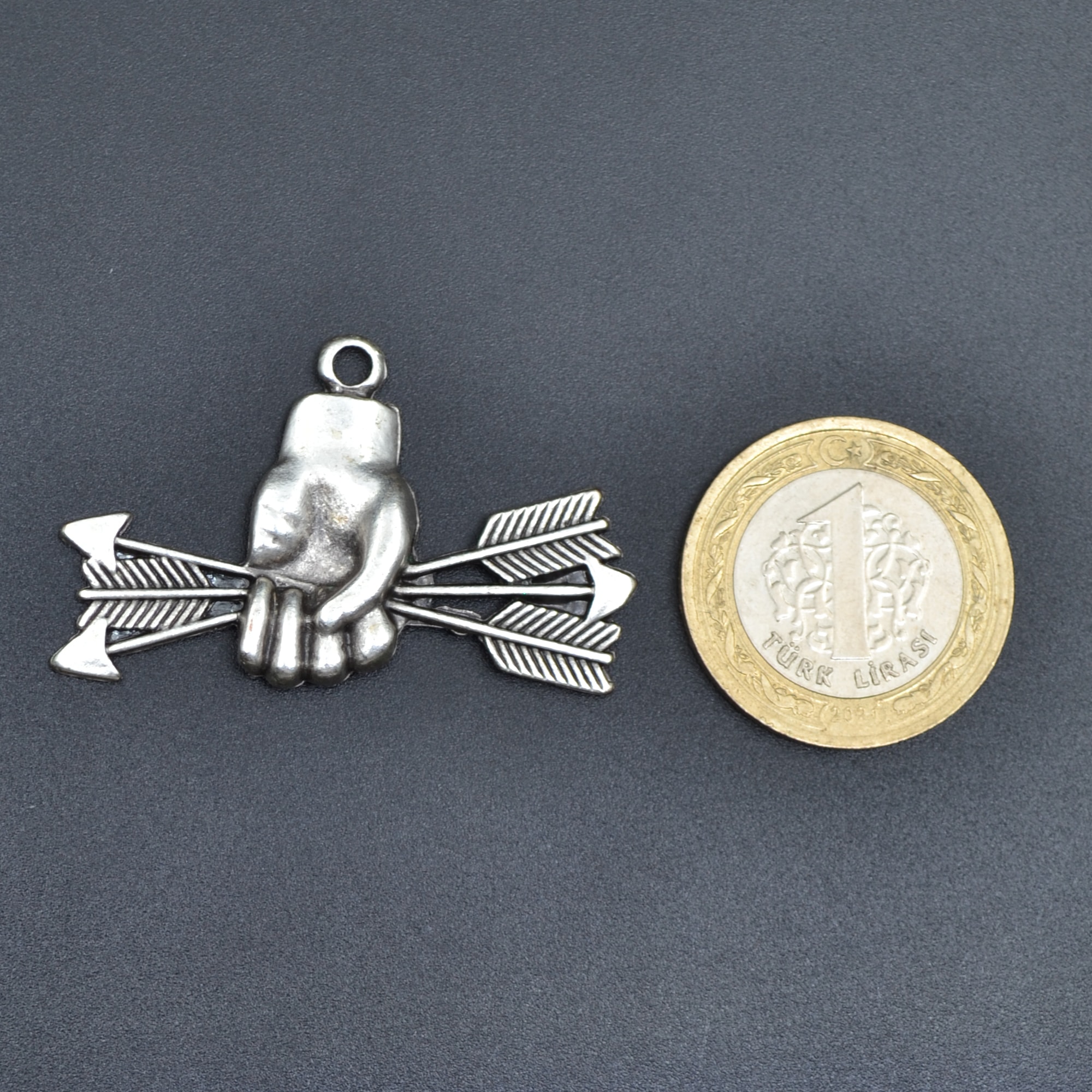 Ok Tutan El Kolye - Gümüş ( Silver ) Renk - 60 cm Düz Ezme Zincir Kolye
