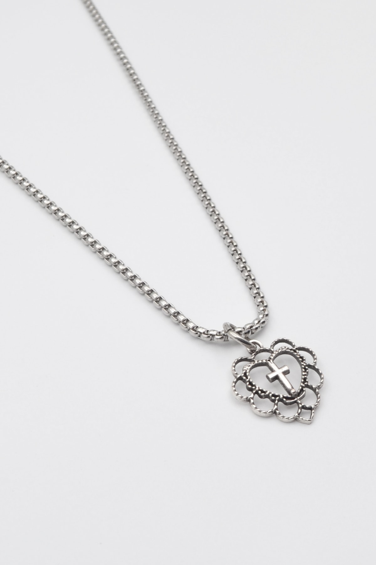 Minimal Kalp Motifli Haç Kolye - Gümüş ( Silver ) Renk - 60 cm Örme Zincir Kolye