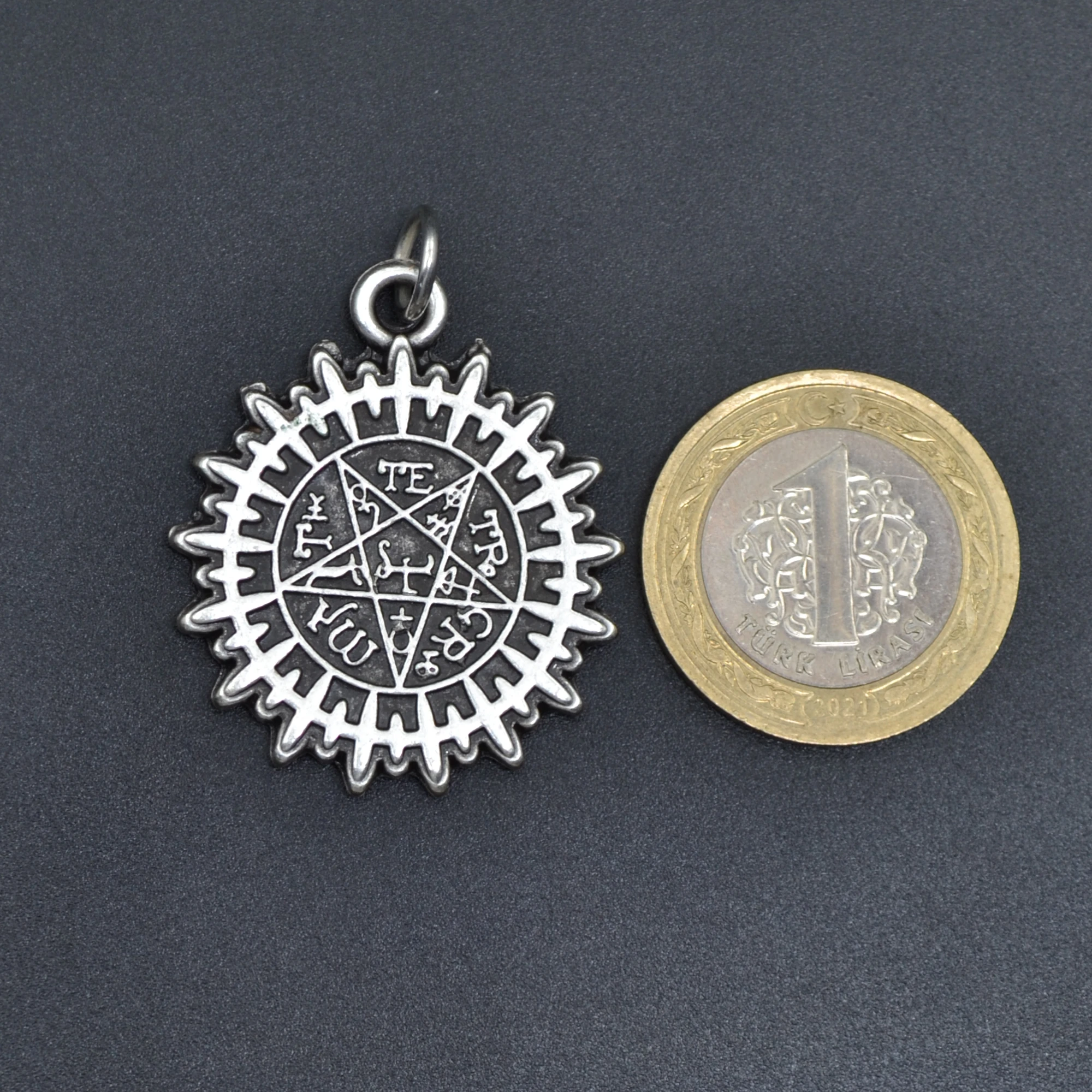 Anime Black Butler Kuroshitsuji Kolye - Gümüş ( Silver ) Renk - 60 cm Deri İp Kolye