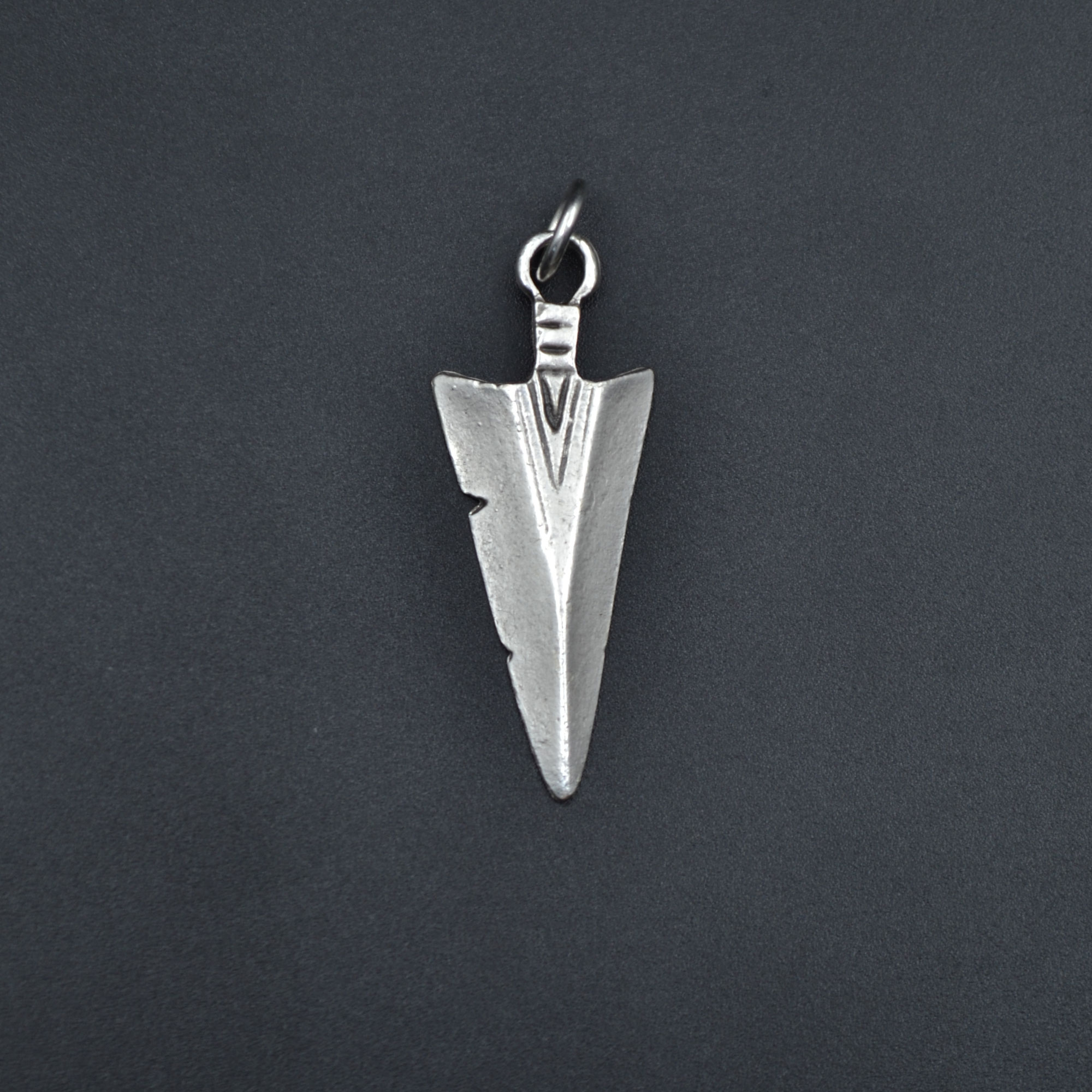 Ok Ucu Şeklinde Kolye - Gümüş ( Silver ) Renk - 60 cm Deri İp Kolye