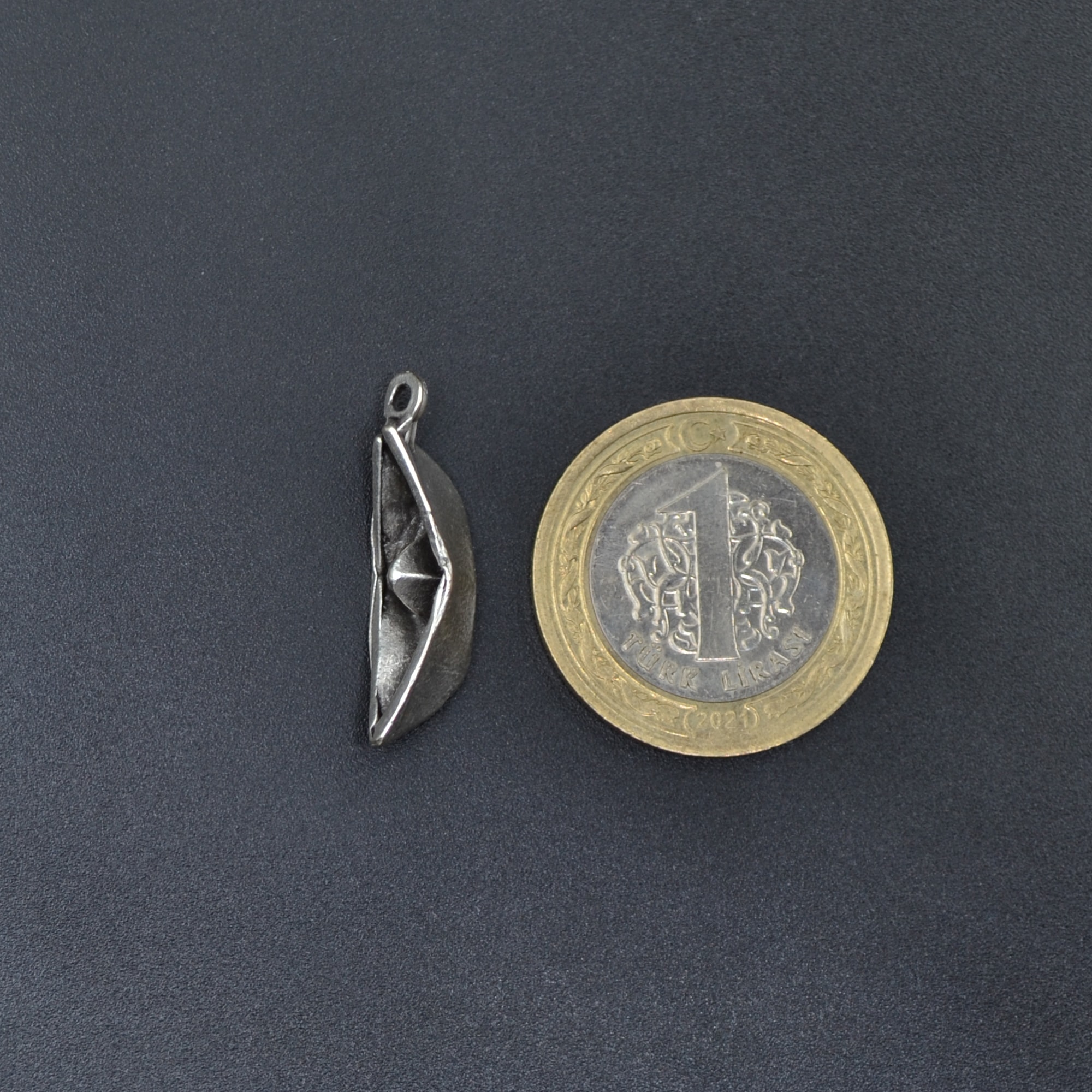 Minimal Kağıttan Gemi Şeklinde Kolye Ucu - Gümüş ( Silver ) Renk