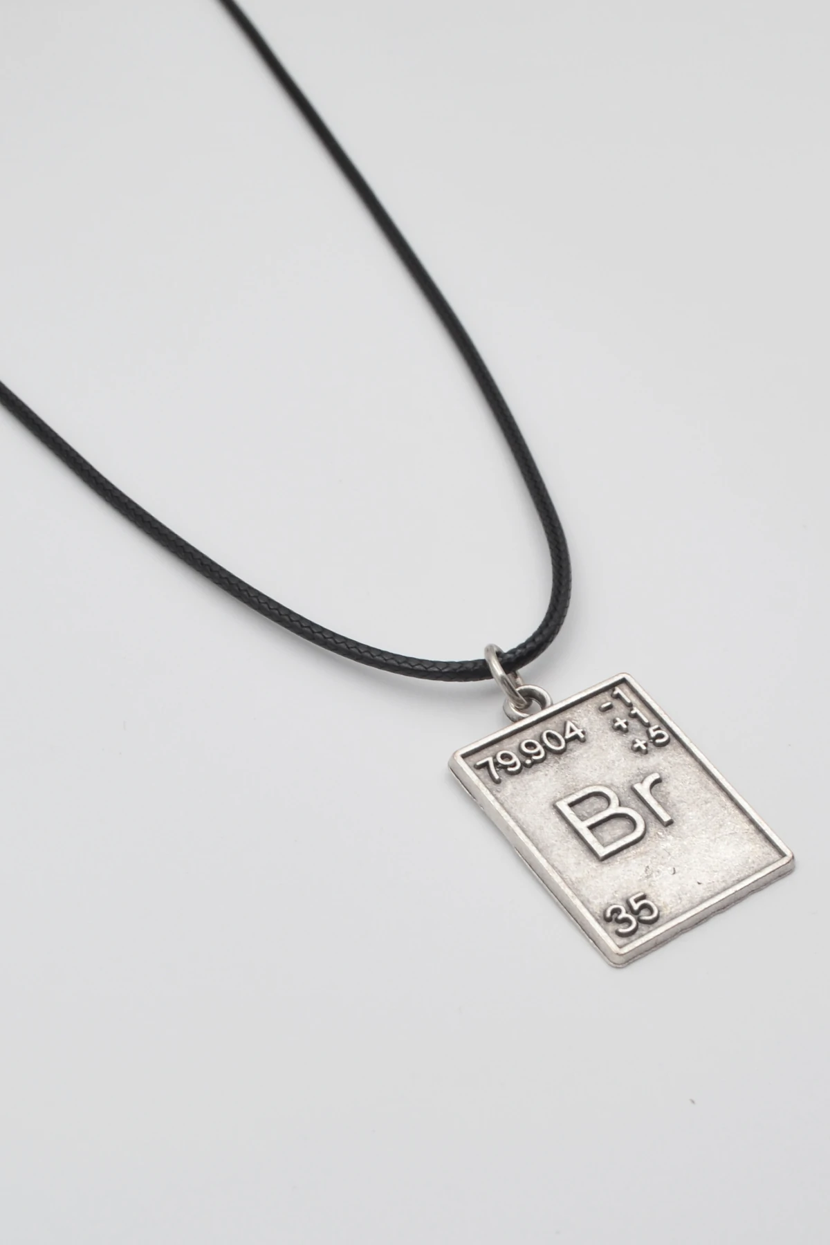 Breaking Bad Br (Brom) Element Kolye - Gümüş ( Silver ) Renk - 60 cm Deri İp Kolye