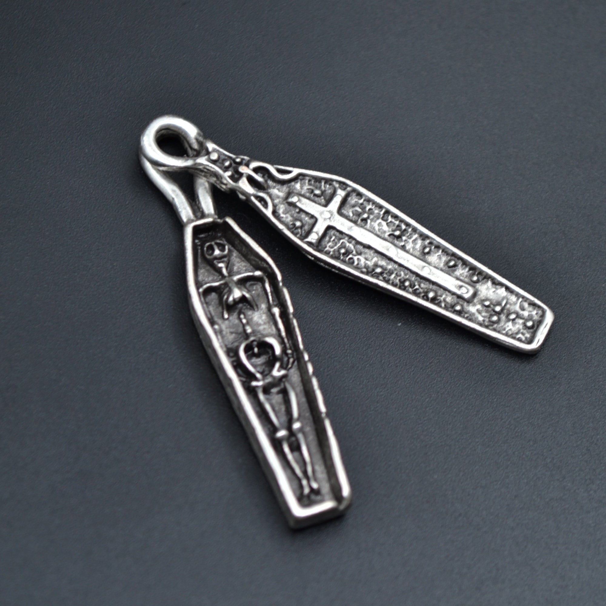 Haç İşlemeli Tabut Kolye - Gümüş ( Silver ) Renk - 60 cm Deri İp Kolye