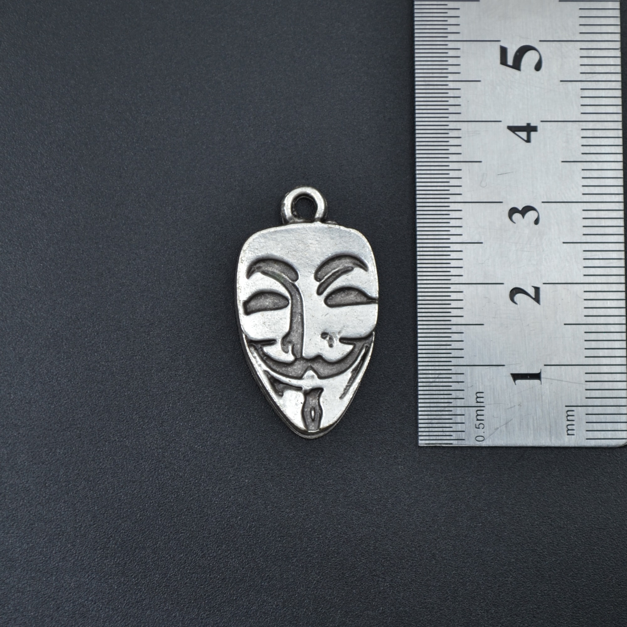 V For Vendetta Kolye - Gümüş ( Silver ) Renk - 60 cm Düz Ezme Zincir Kolye