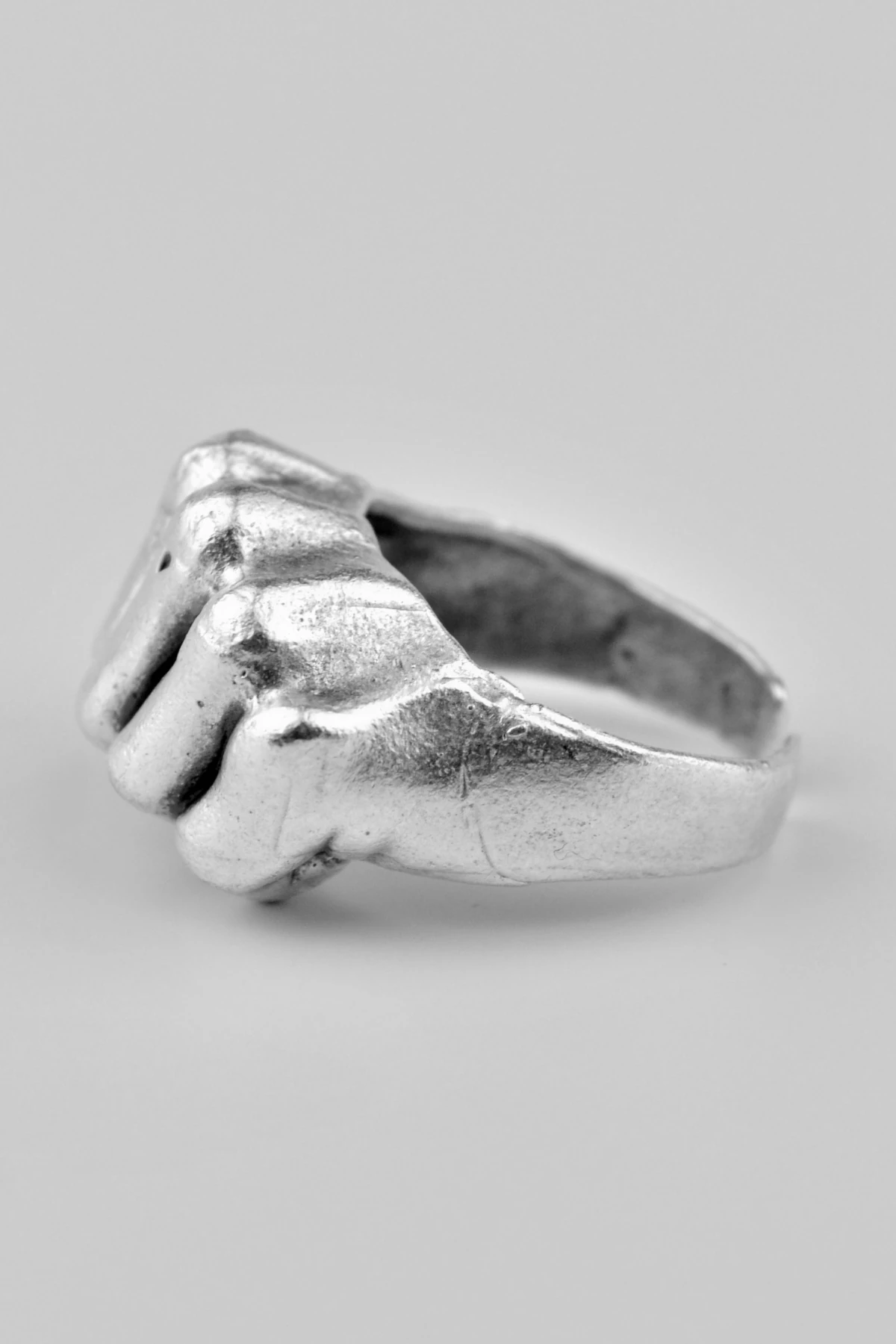 Yumruk Antik Gümüş Kaplama Ayarlamalı Erkek Yüzük