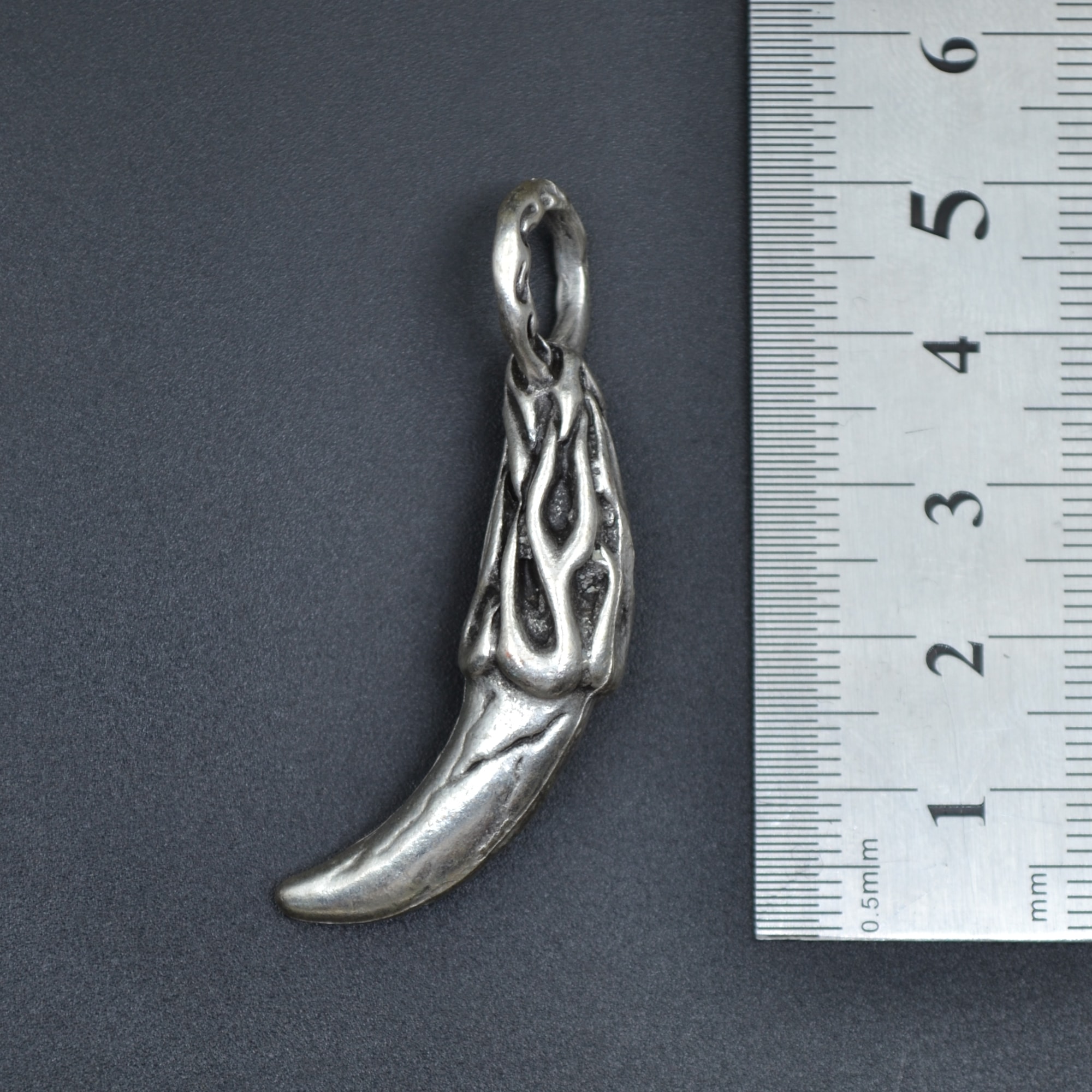 Kurt Dişi Şeklinde Kolye Ucu - Gümüş ( Silver ) Renk