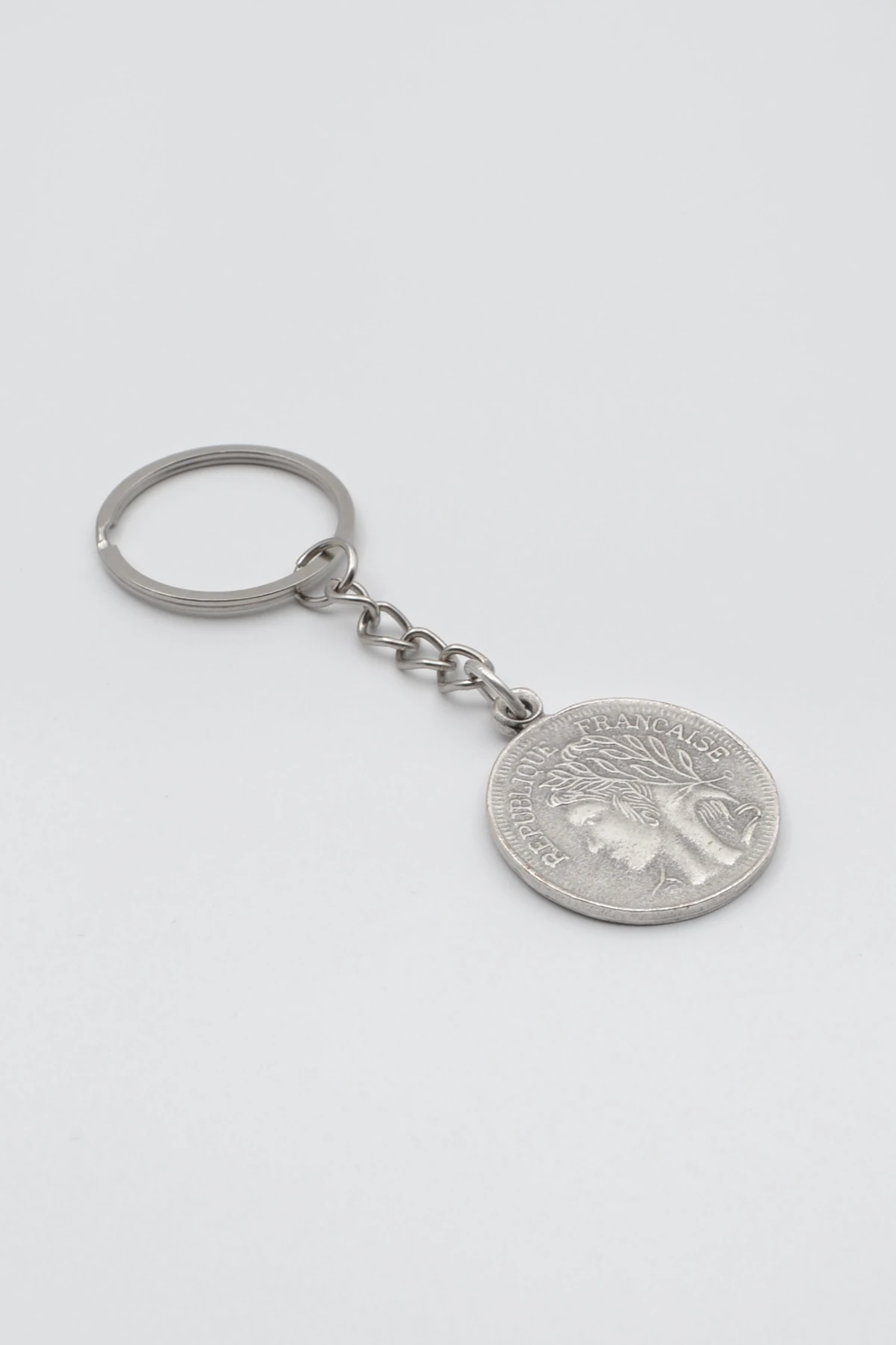 Francesca - Zambak Çiçeği Madalyon Anahtarlık - Antik Gümüş Kaplama - Kadın Erkek