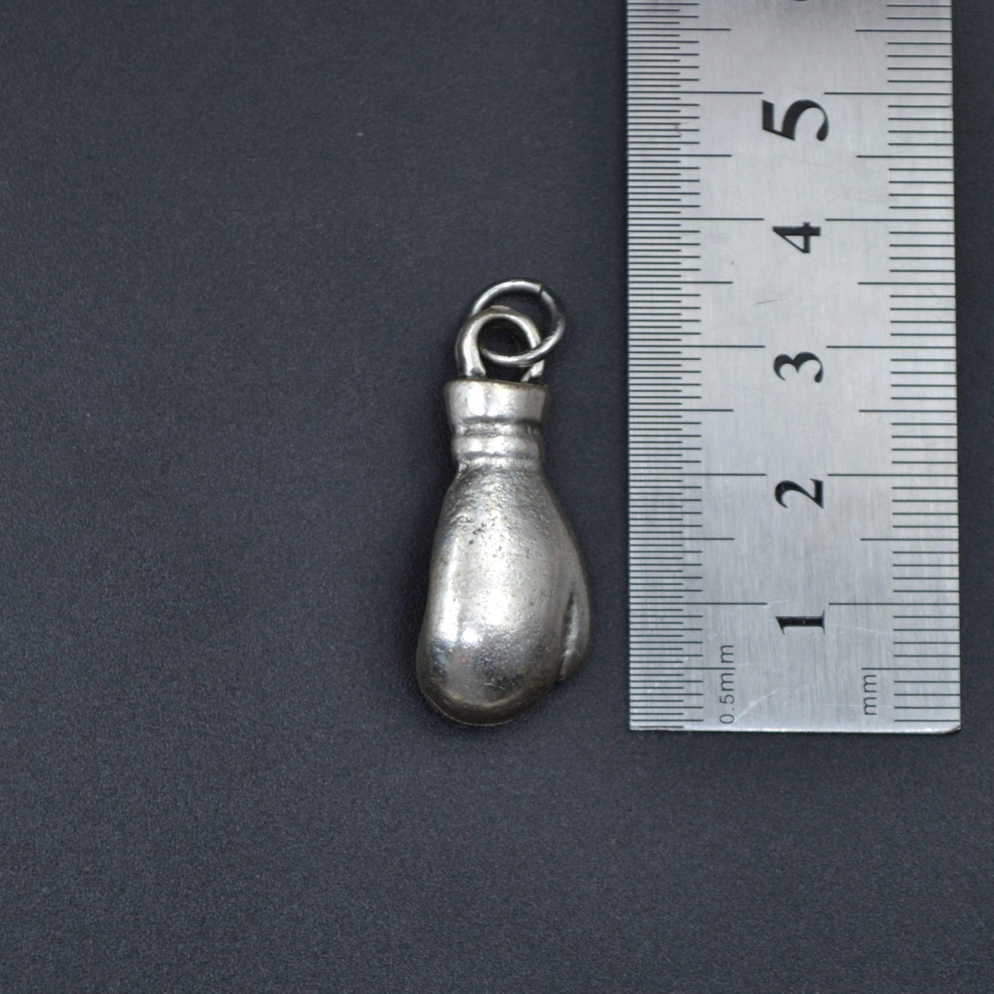 Boks Eldiveni Kolye - Gümüş ( Silver ) Renk - 60 cm Düz Ezme Zincir Kolye