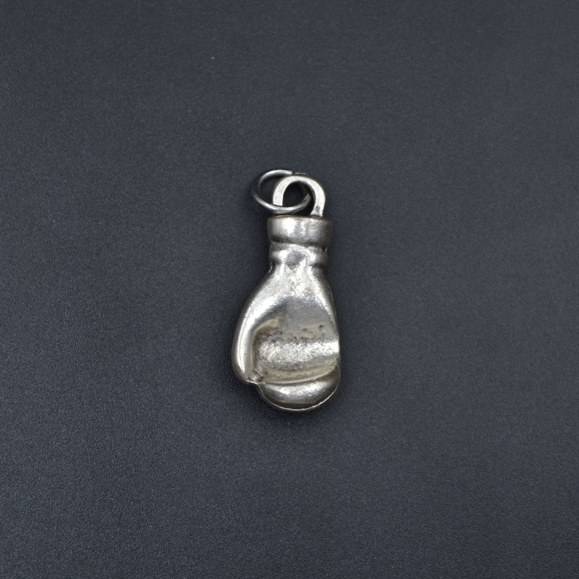 Boks Eldiveni Kolye - Gümüş ( Silver ) Renk - 60 cm Deri İp Kolye