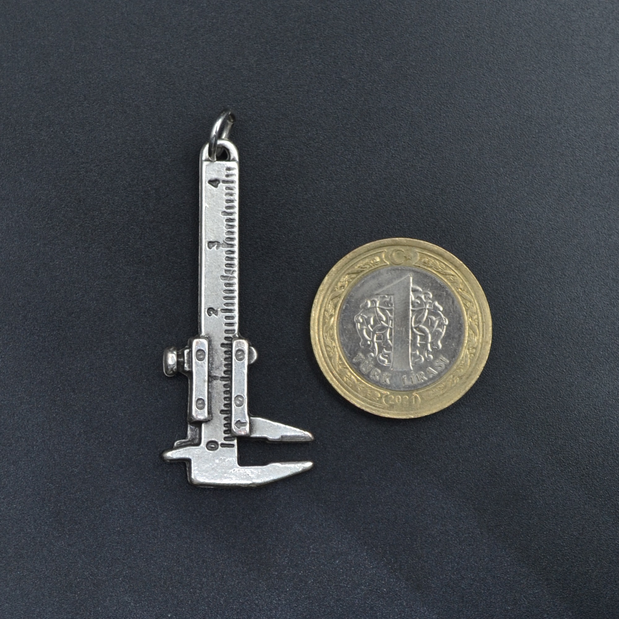 Kumpas Şeklinde Kolye - Gümüş ( Silver ) Renk - 60 cm Deri İp Kolye