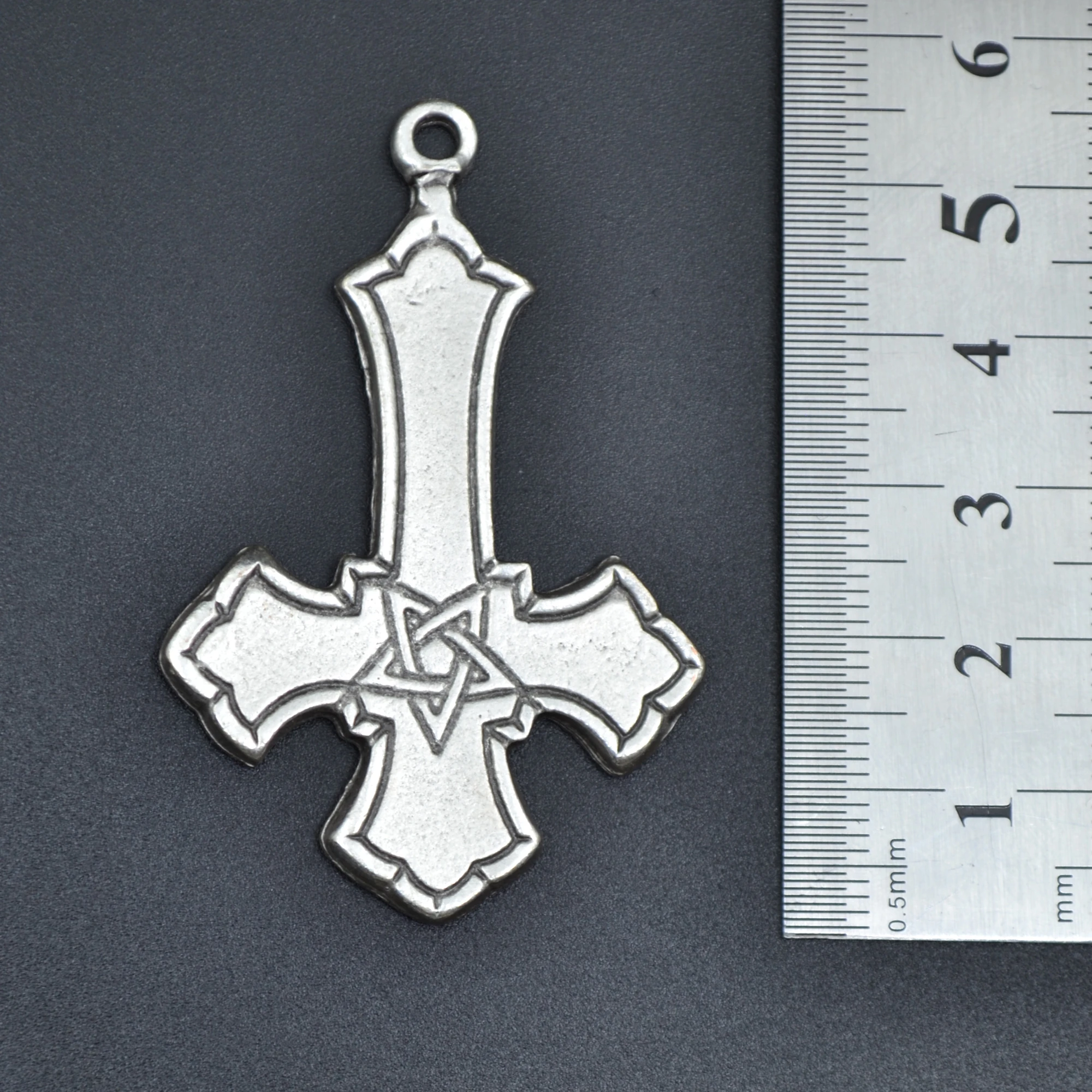 Ters Haç Kolye - Gümüş ( Silver ) Renk - 60 cm Deri İp Kolye