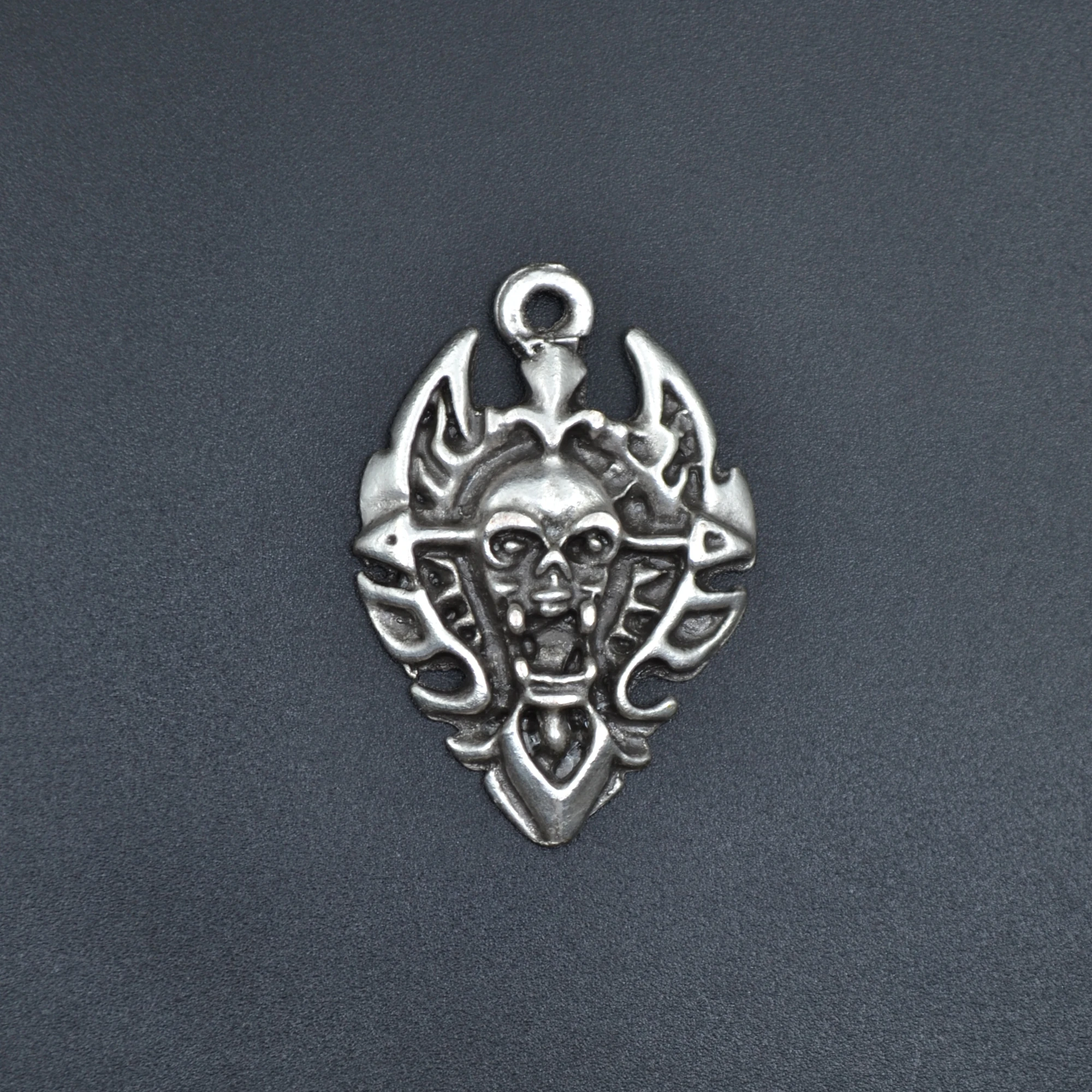 Diablo Kalkan Kolye - Gümüş ( Silver ) Renk - 60 cm Düz Ezme Zincir Kolye