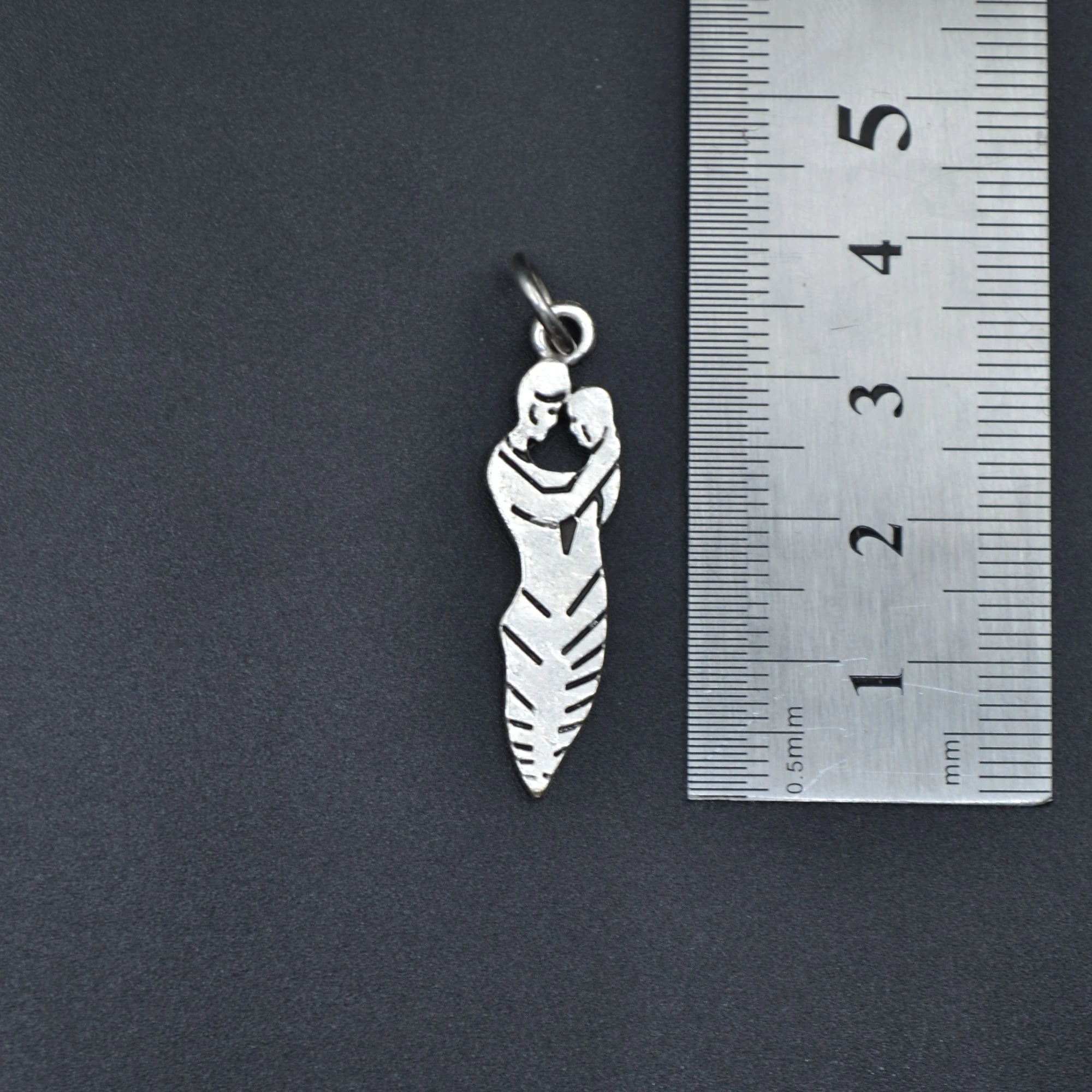 Sarılan Sevgili - Söz Kolye Ucu - Gümüş ( Silver ) Renk