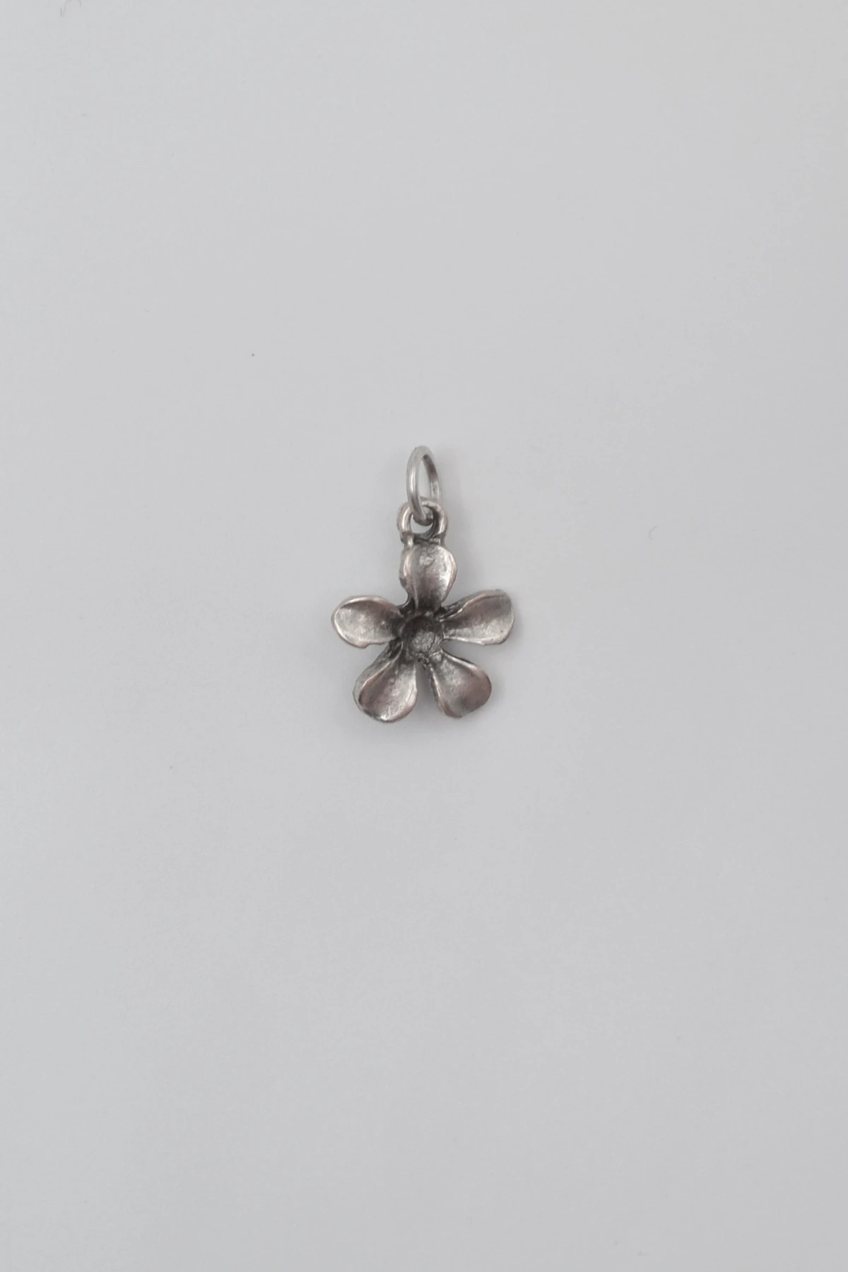 Kiraz Çiçeği Siyah Deri İp Kolye - Antik Gümüş Kaplama - Kadın Erkek - 60 cm