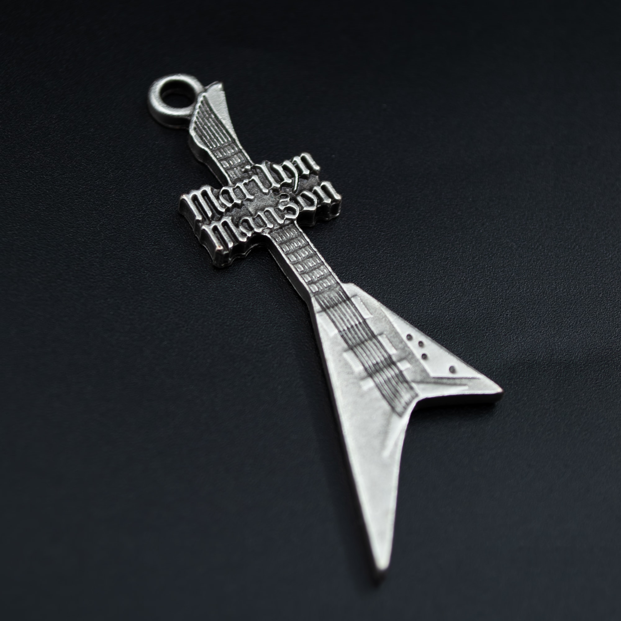 Marilyn Manson Elektro Gitar Kolye - Gümüş ( Silver ) Renk - 60 cm Örme Zincir Kolye