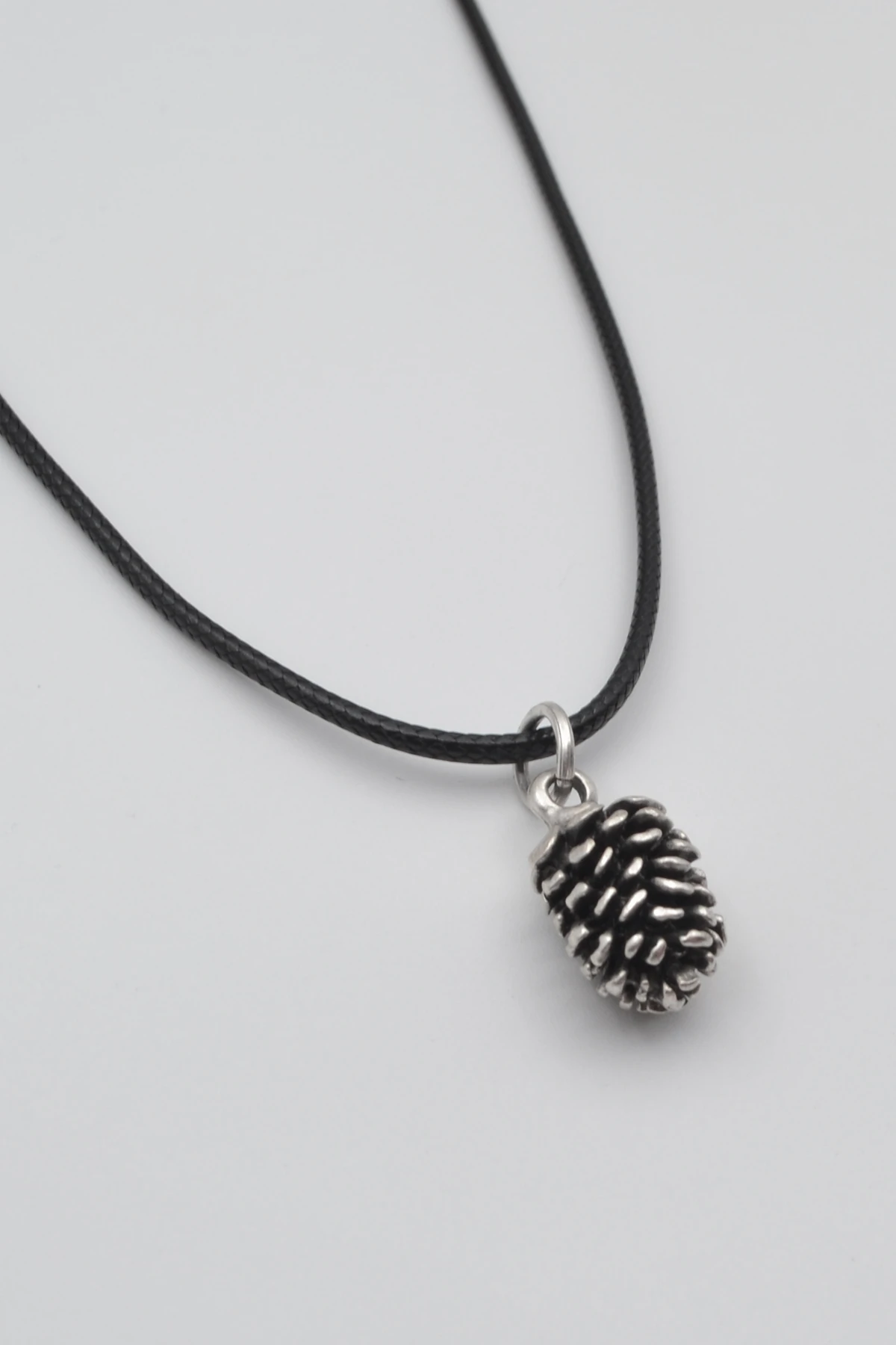 Çam Kozalağı Siyah Deri İp Kolye - Antik Gümüş Kaplama - Kadın Erkek - 60 cm