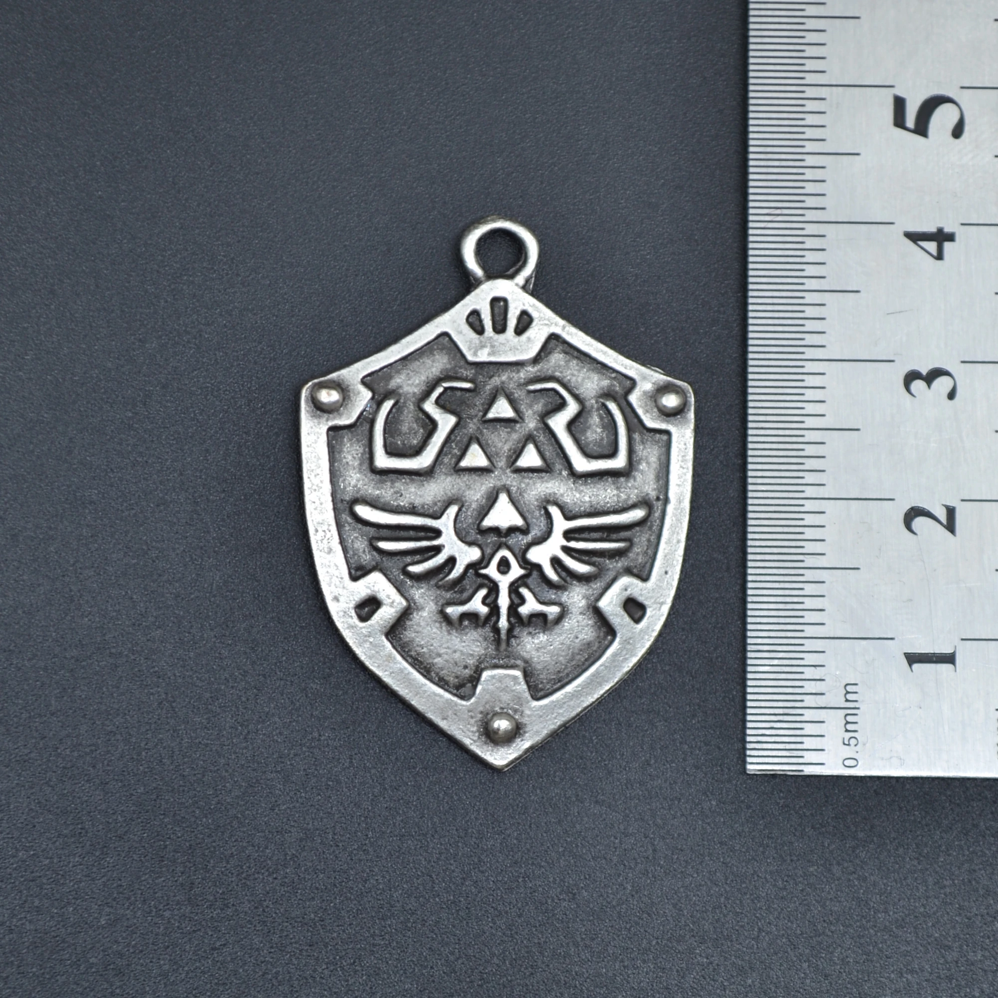 The Legend Of Zelda Kalkan Kolye Ucu - Gümüş ( Silver ) Renk