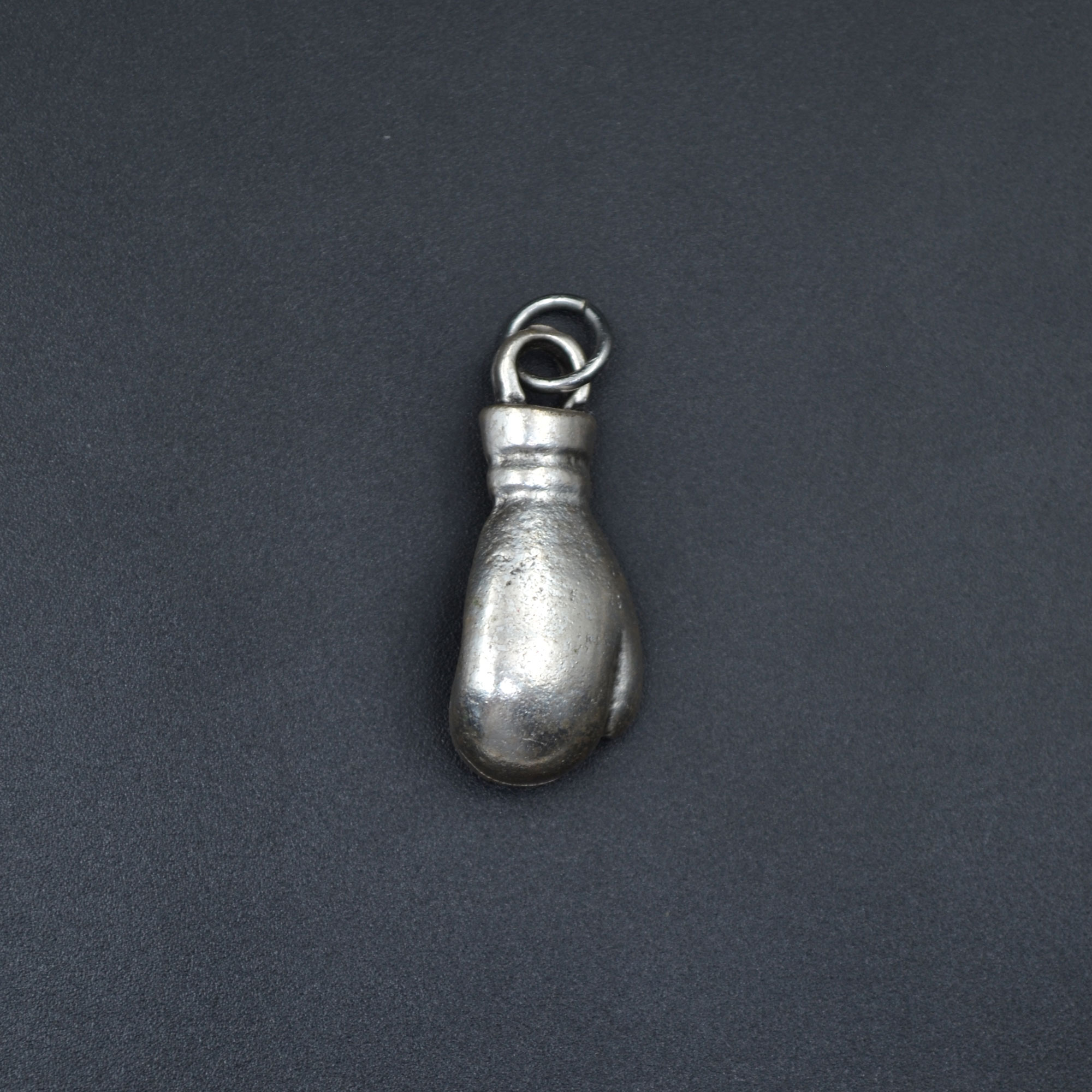 Boks Eldiveni Kolye - Gümüş ( Silver ) Renk - 60 cm Deri İp Kolye