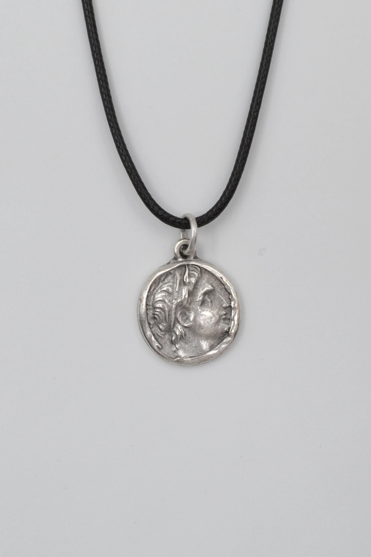 Yunan Antik Makedonya Kralı Büyük İskender Siyah Deri İp Kolye - Antik Gümüş Kaplama - Kadın Erkek - 60 cm