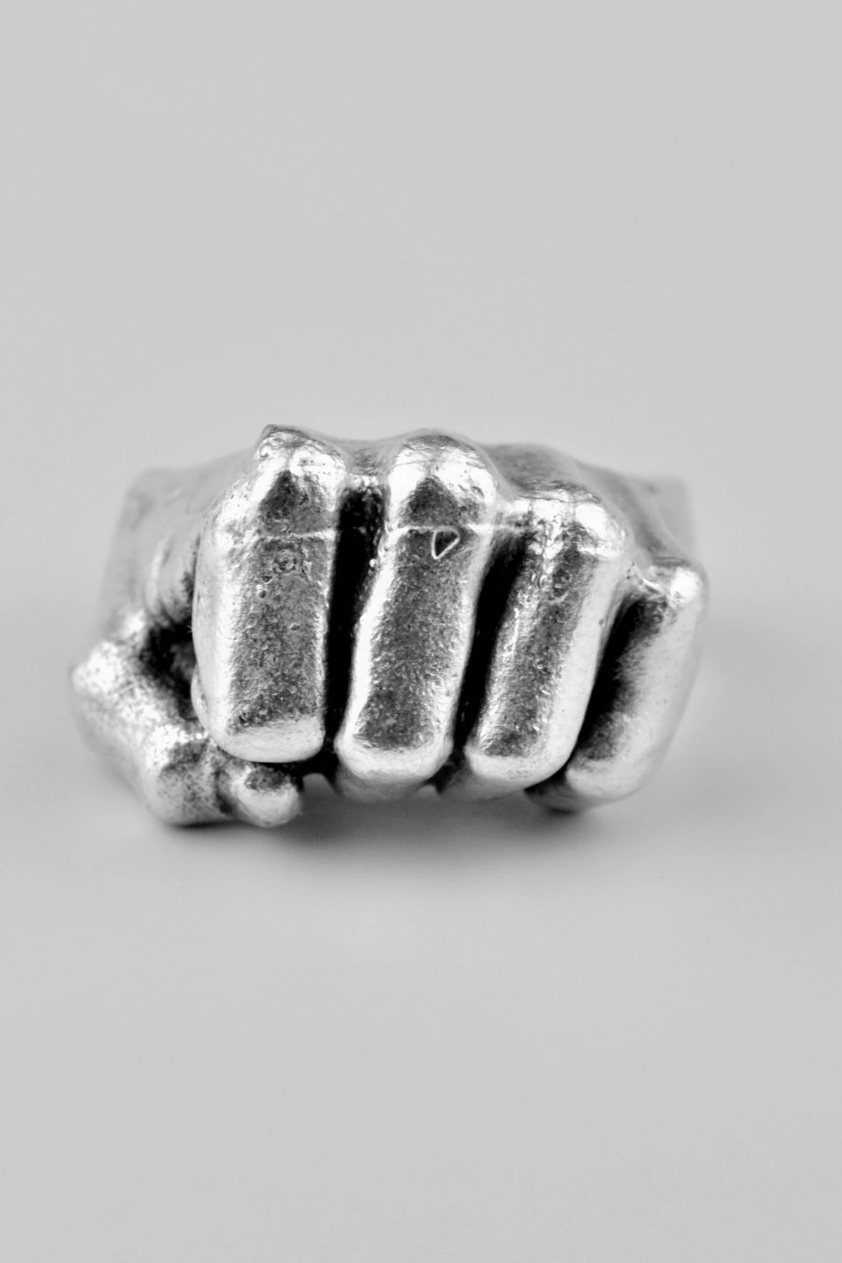 Yumruk Antik Gümüş Kaplama Ayarlamalı Erkek Yüzük