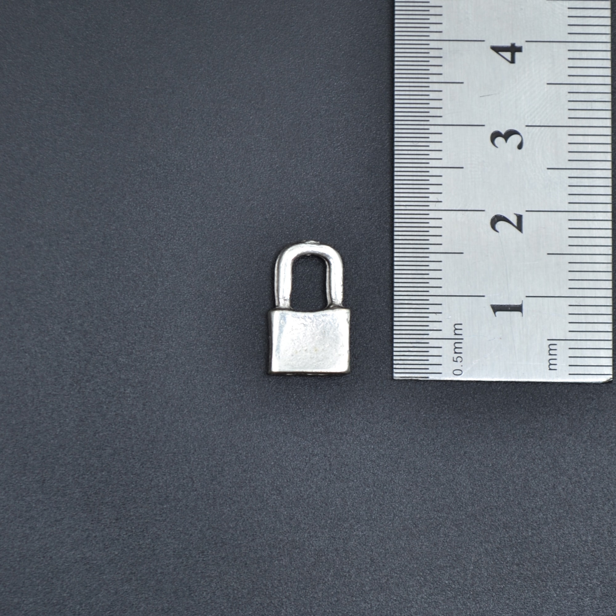 Minimal Kilit Kolye - Gümüş ( Silver ) Renk - 60 cm Düz Ezme Zincir Kolye