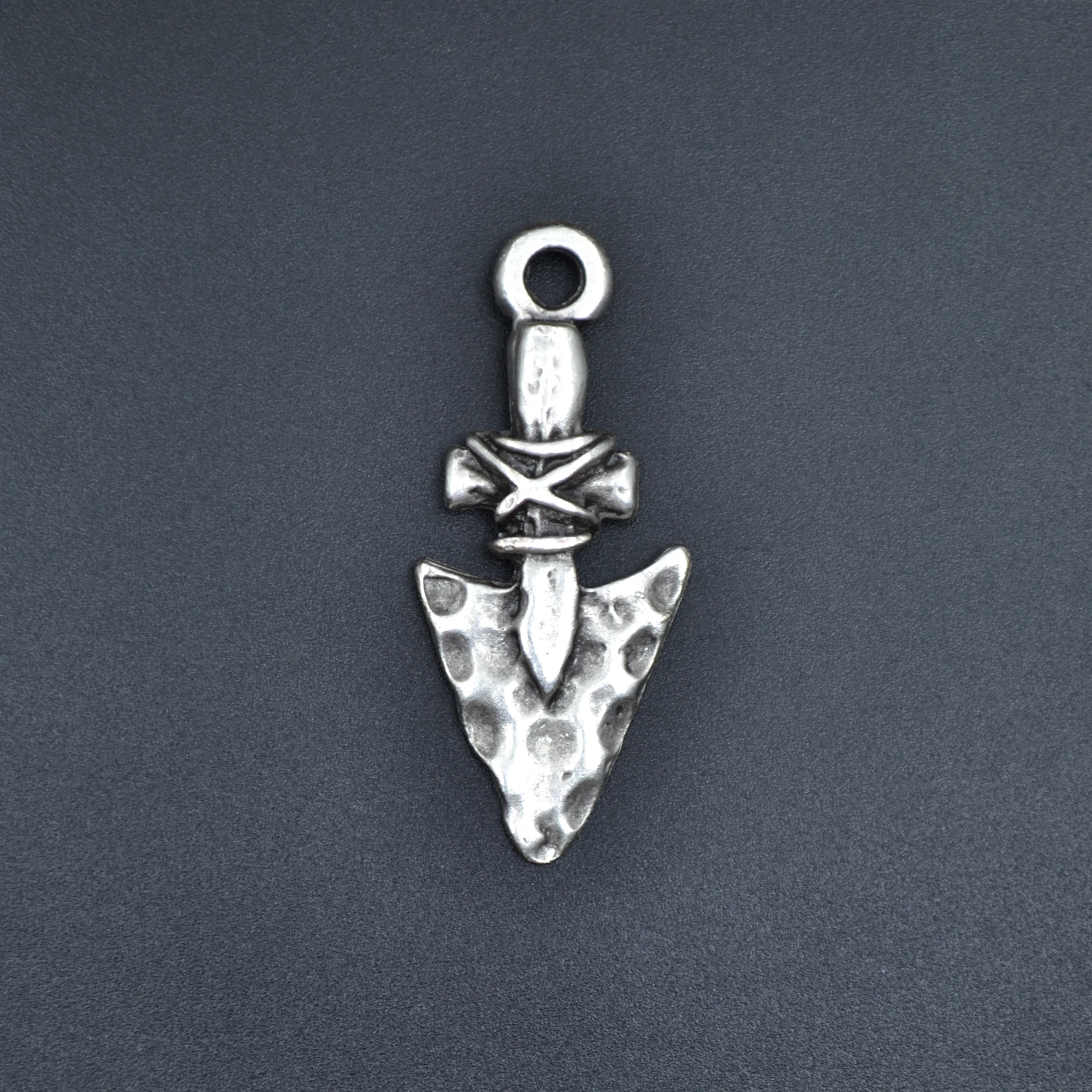 Antik Ok Ucu Şeklinde Kolye - Gümüş ( Silver ) Renk - 60 cm Düz Ezme Zincir Kolye