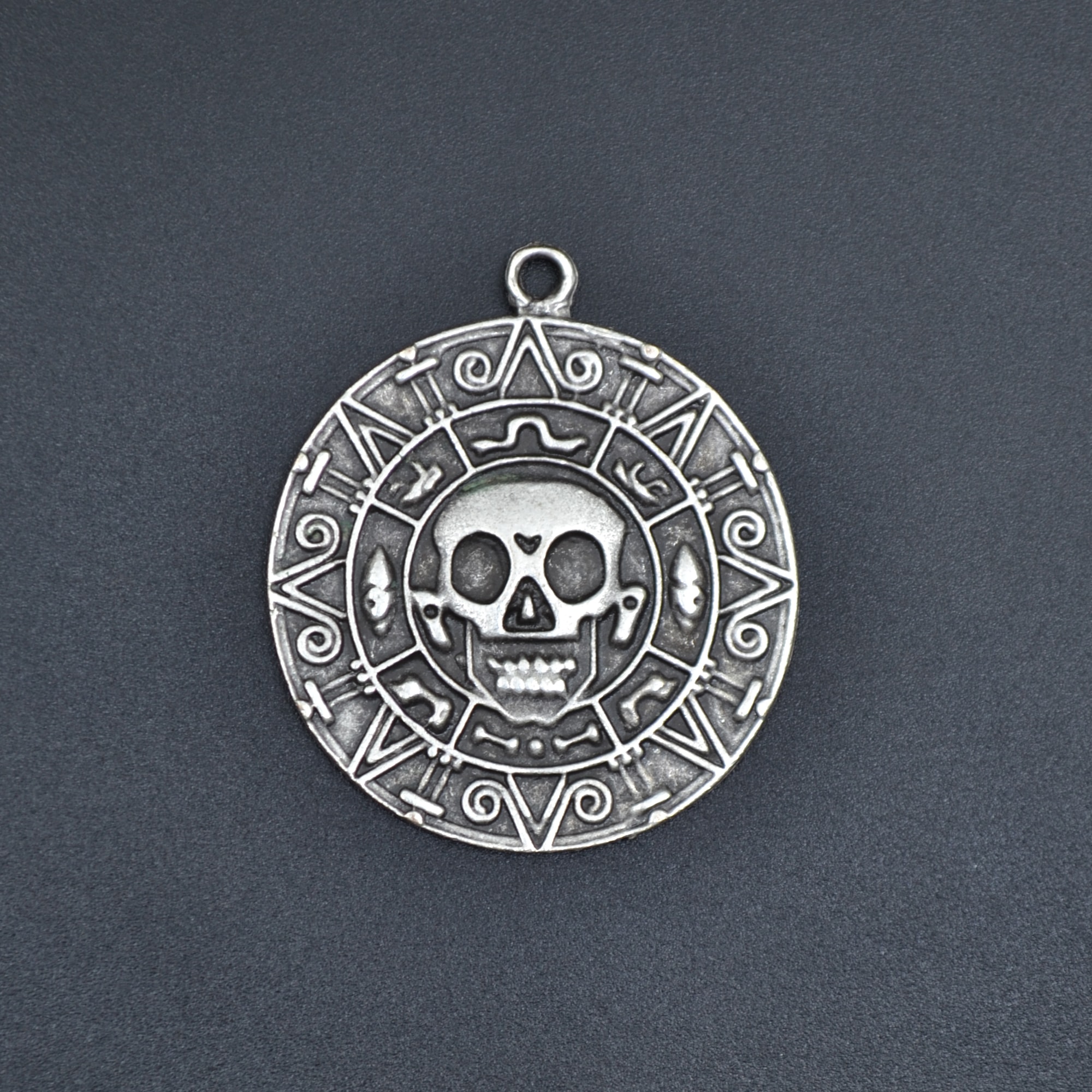 Aztec Karayip Korsanları Madalyon Kolye - Gümüş ( Silver ) Renk - 60 cm Deri İp Kolye