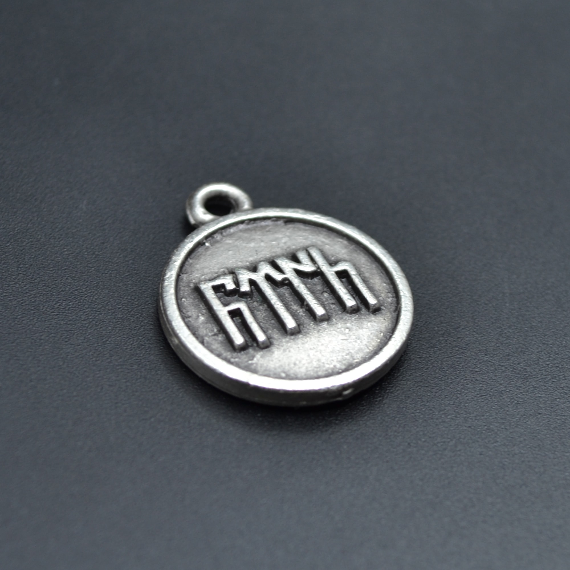 Göktürkçe Türk Madalyon Kolye - Gümüş ( Silver ) Renk - 60 cm Deri İp Kolye