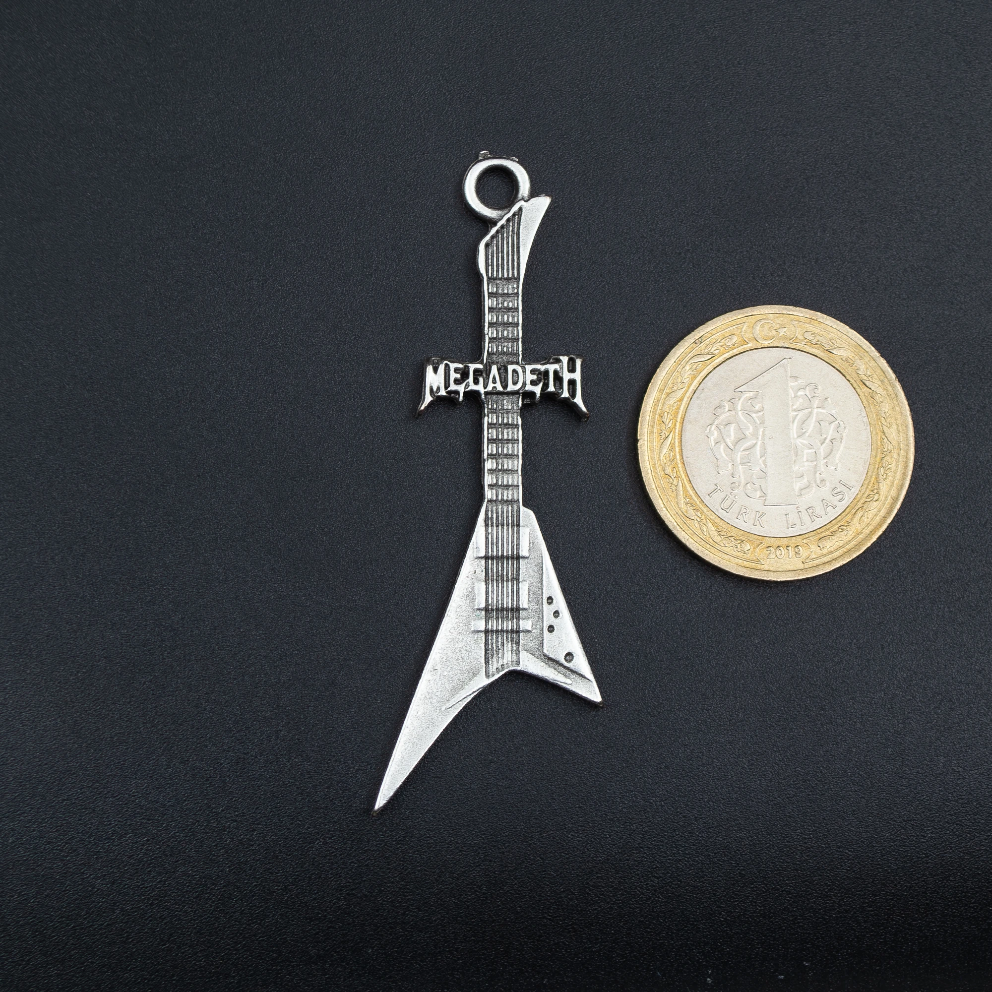 Megadeth Elektro Gitar Kolye - Gümüş ( Silver ) Renk - 60 cm Deri İp Kolye