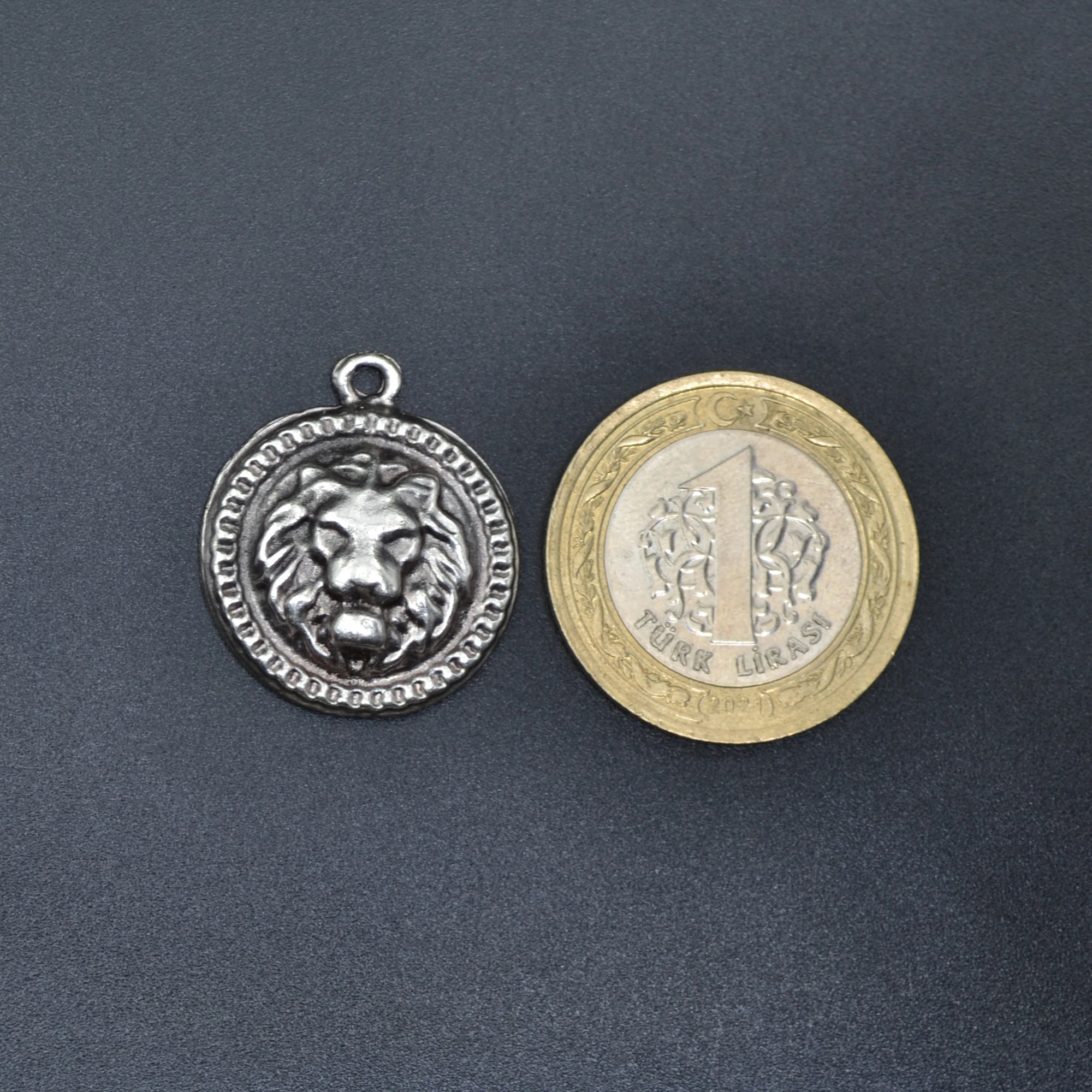 Minimal Aslan Madalyon Kolye - Gümüş ( Silver ) Renk - 60 cm Deri İp Kolye