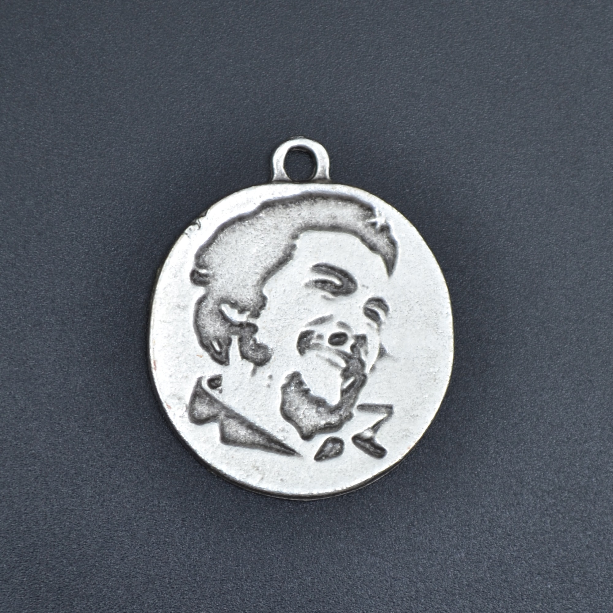 Che Guevara Madalyon Kolye - Gümüş ( Silver ) Renk - 60 cm Deri İp Kolye