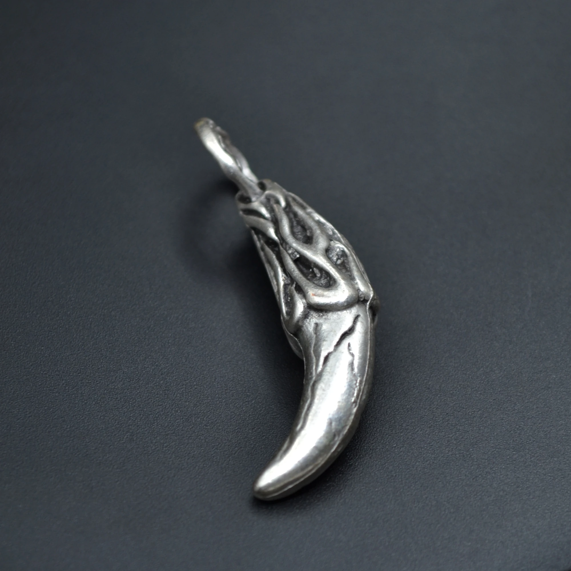 Kurt Dişi Şeklinde Kolye - Gümüş ( Silver ) Renk - 60 cm Düz Ezme Zincir Kolye