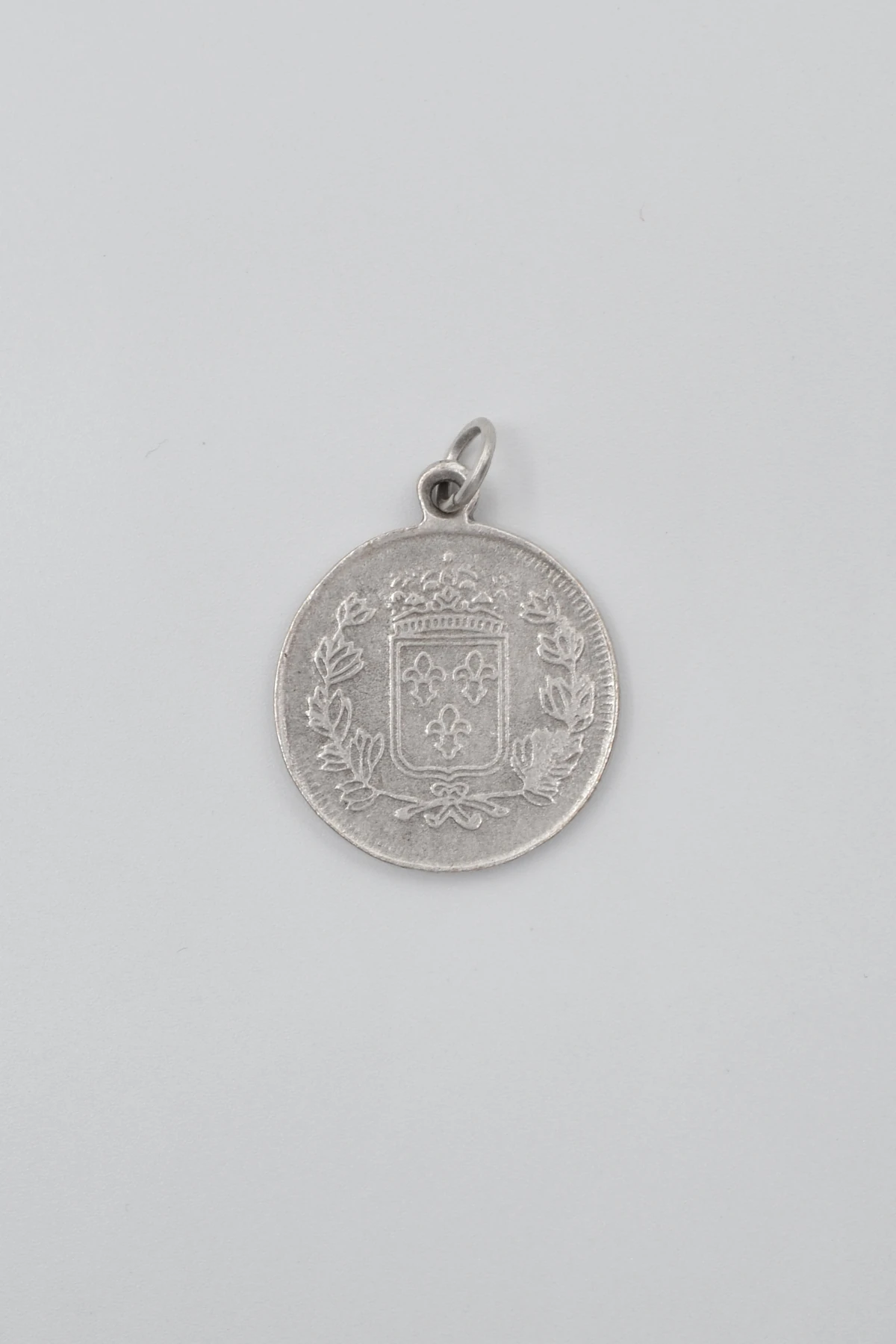 Francesca - Zambak Çiçeği Madalyon Siyah Deri İp Kolye - Antik Gümüş Kaplama - Kadın Erkek - 60 cm